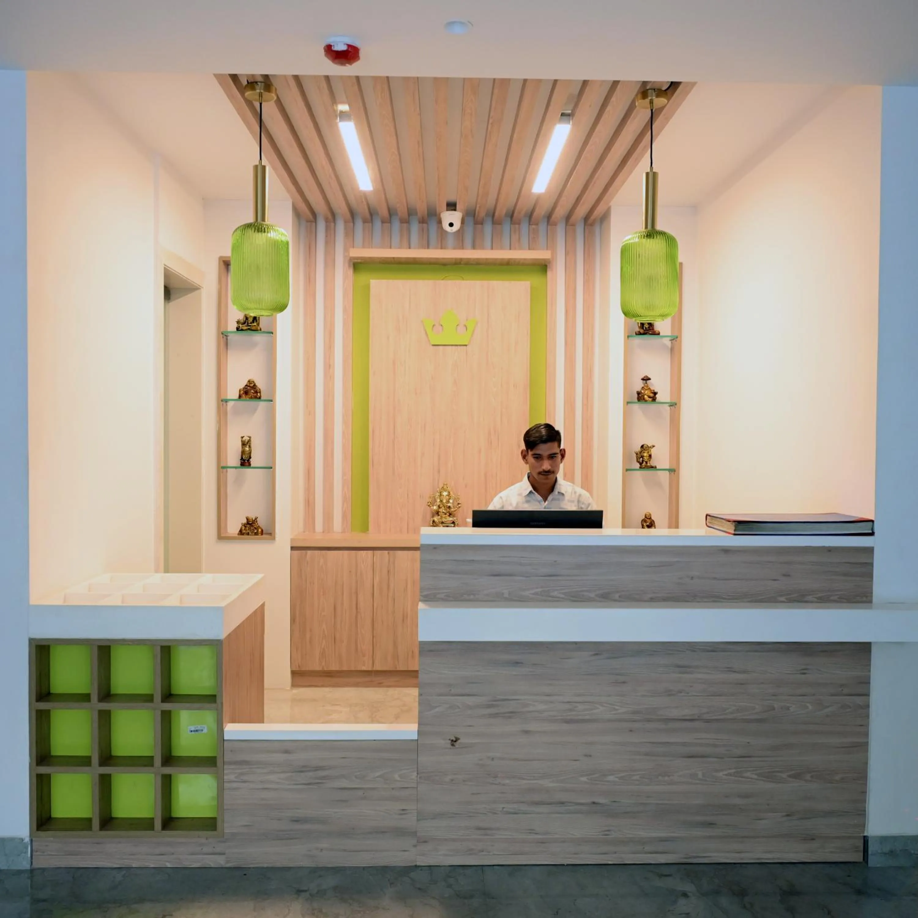 Lobby or reception in Hotel Le Roi Express Karol Bagh