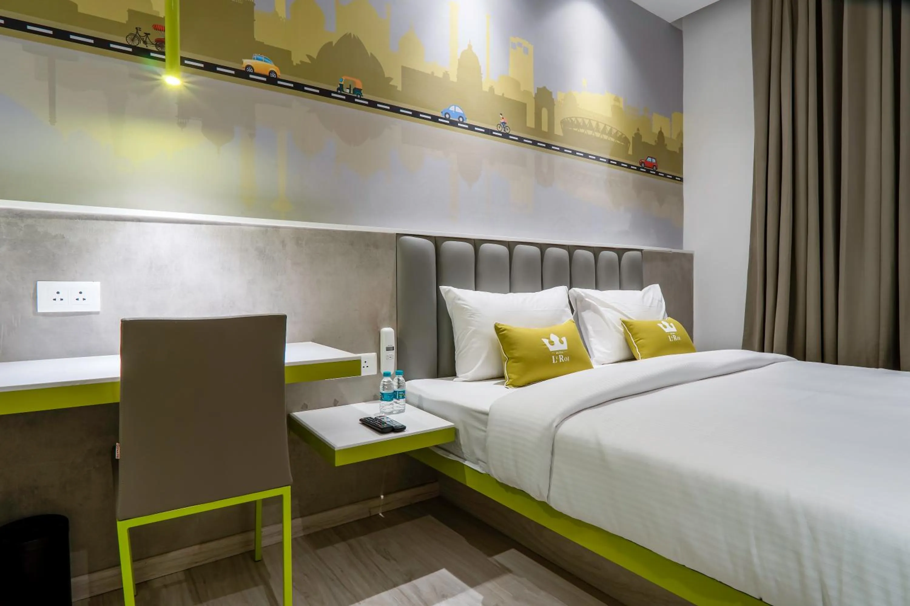 Bed in Hotel Le Roi Express Karol Bagh