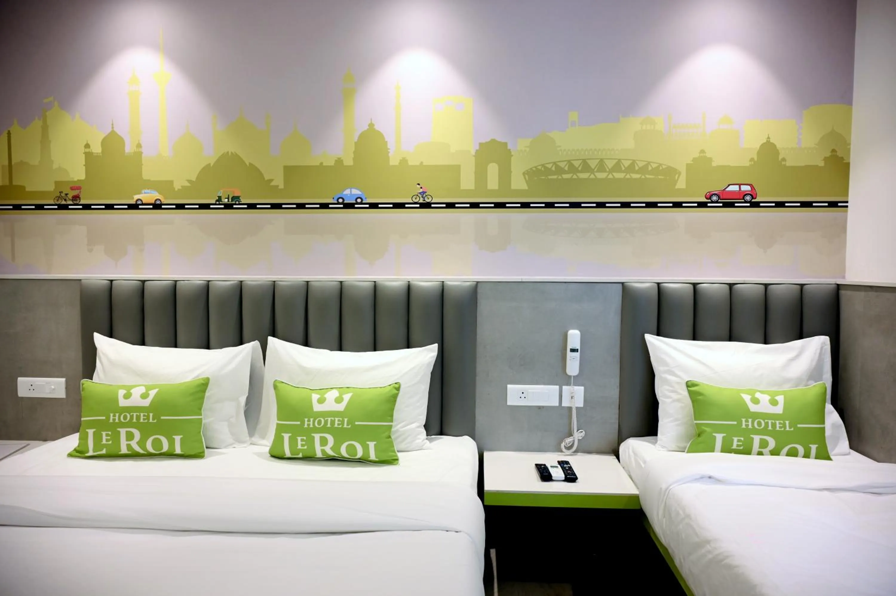 Bed in Hotel Le Roi Express Karol Bagh