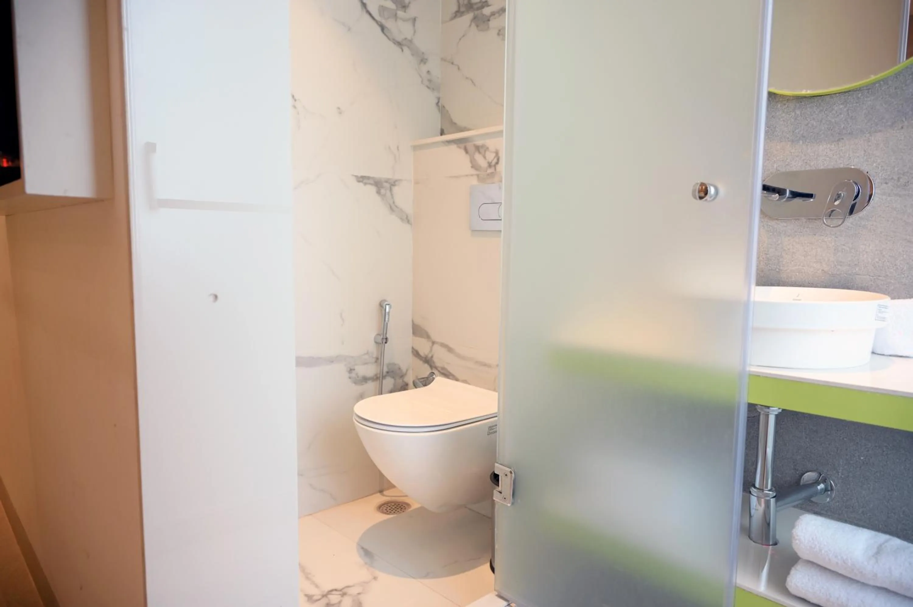 Bathroom in Hotel Le Roi Express Karol Bagh