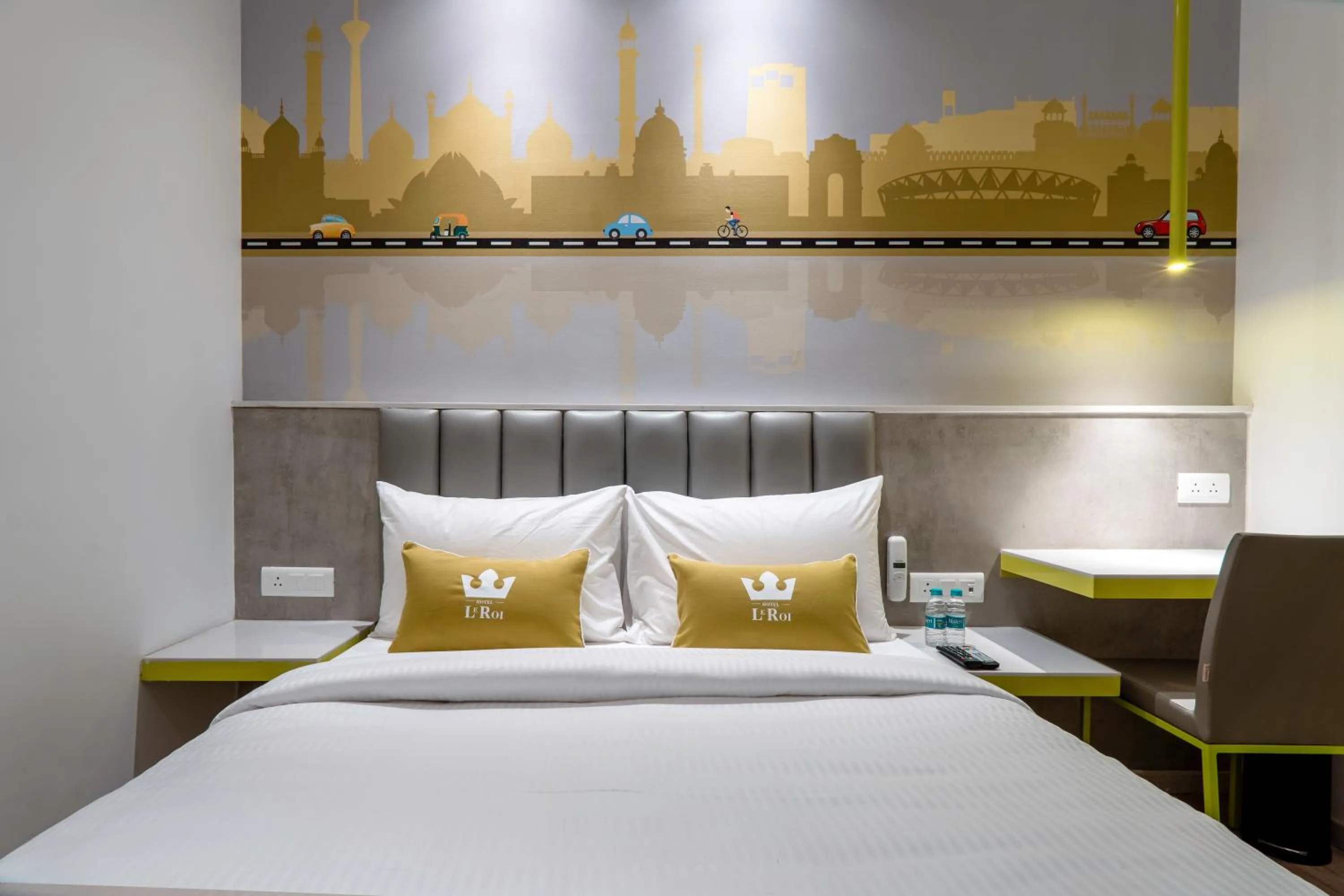 Bed in Hotel Le Roi Express Karol Bagh