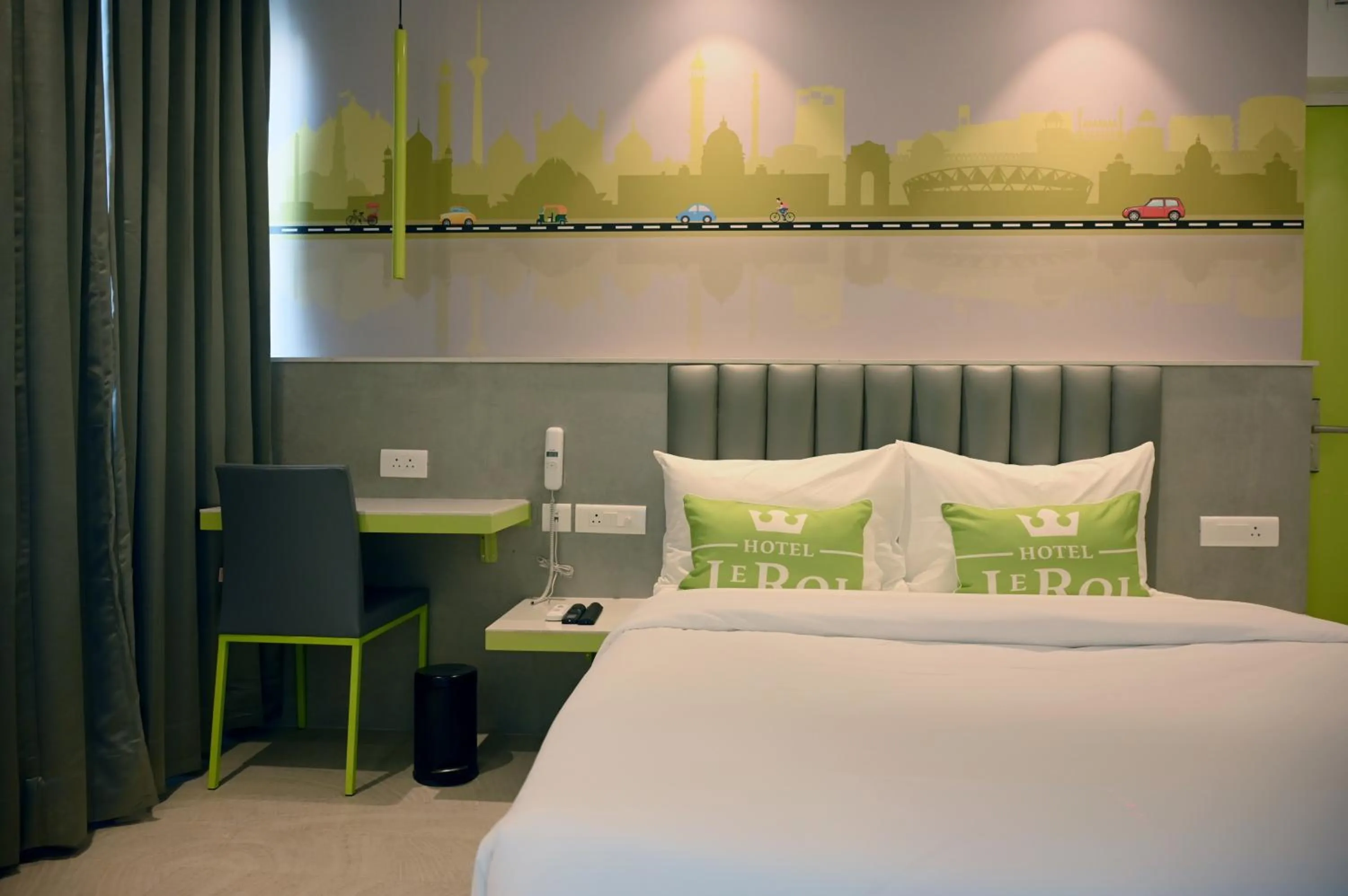 Bed in Hotel Le Roi Express Karol Bagh