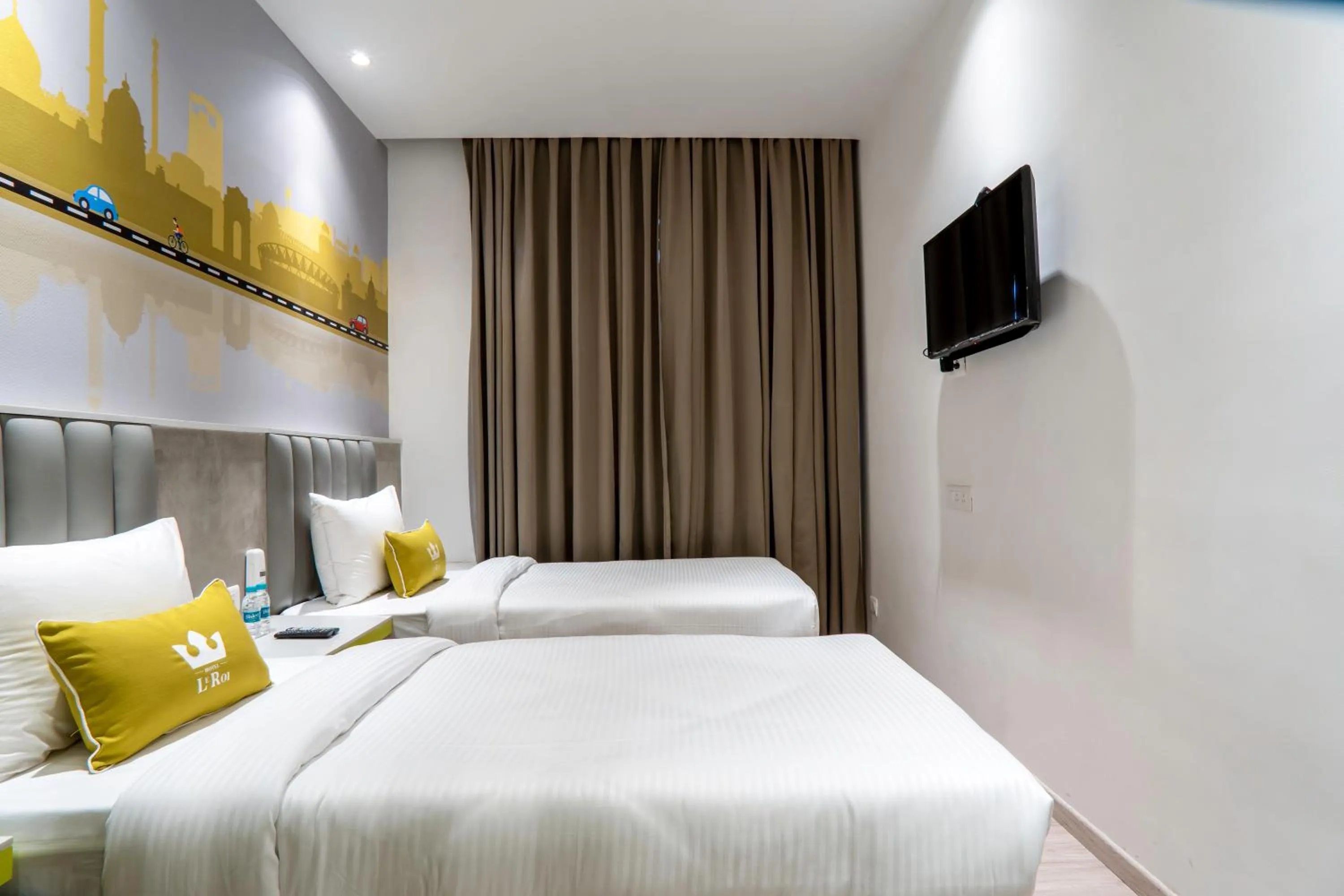 Bed in Hotel Le Roi Express Karol Bagh