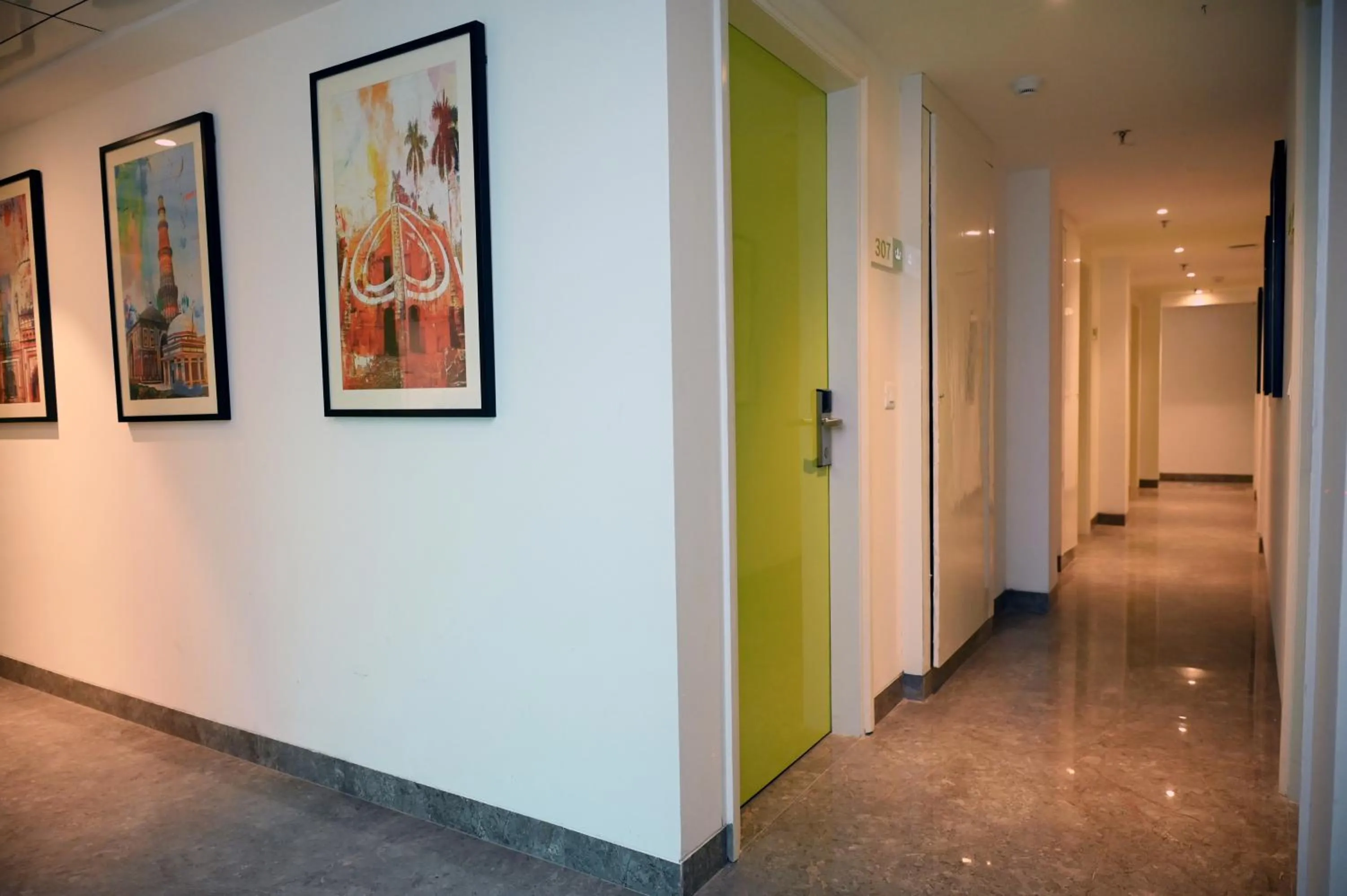 Lobby or reception in Hotel Le Roi Express Karol Bagh