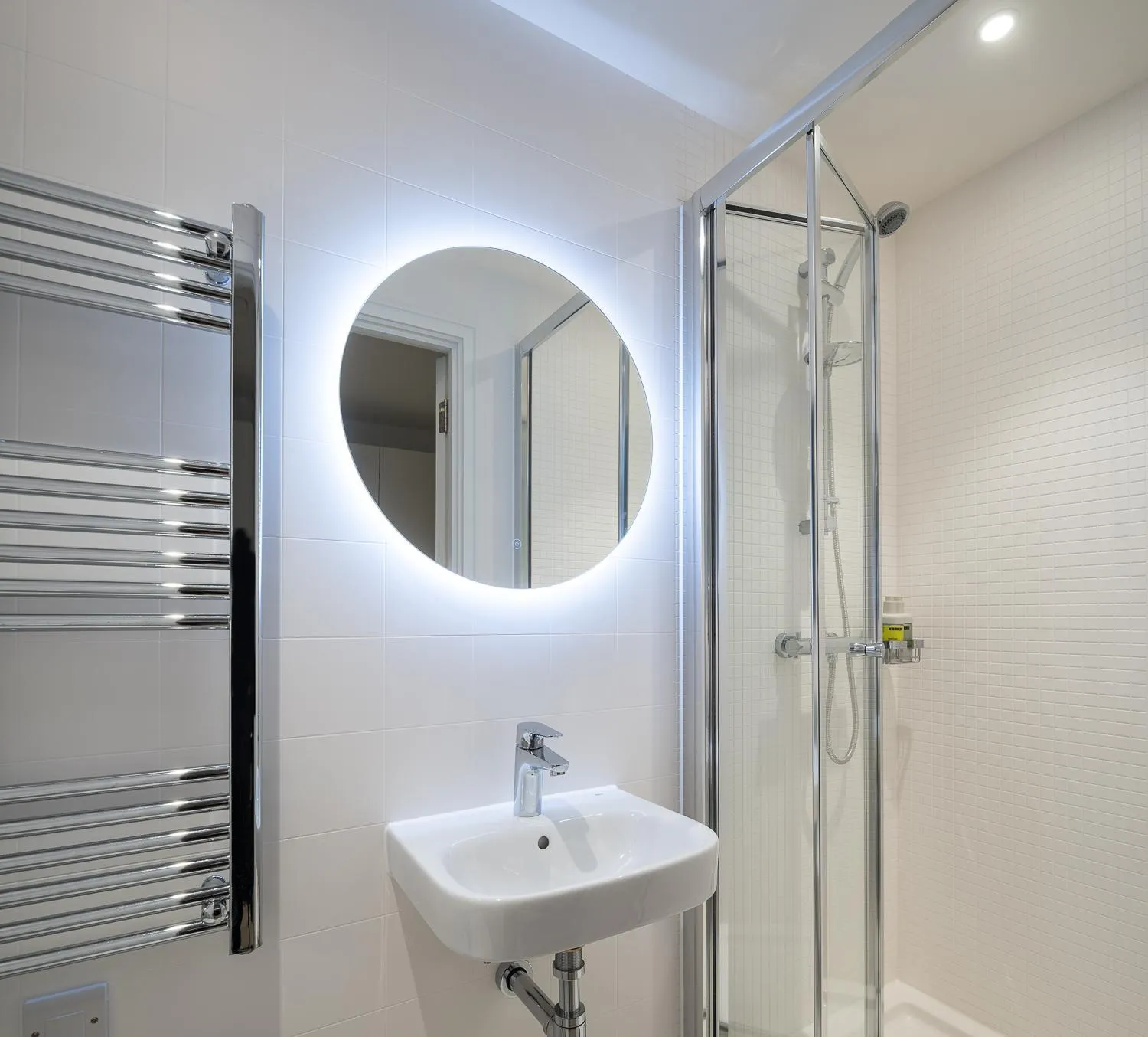 Shower in Vertus Edit Canary Wharf