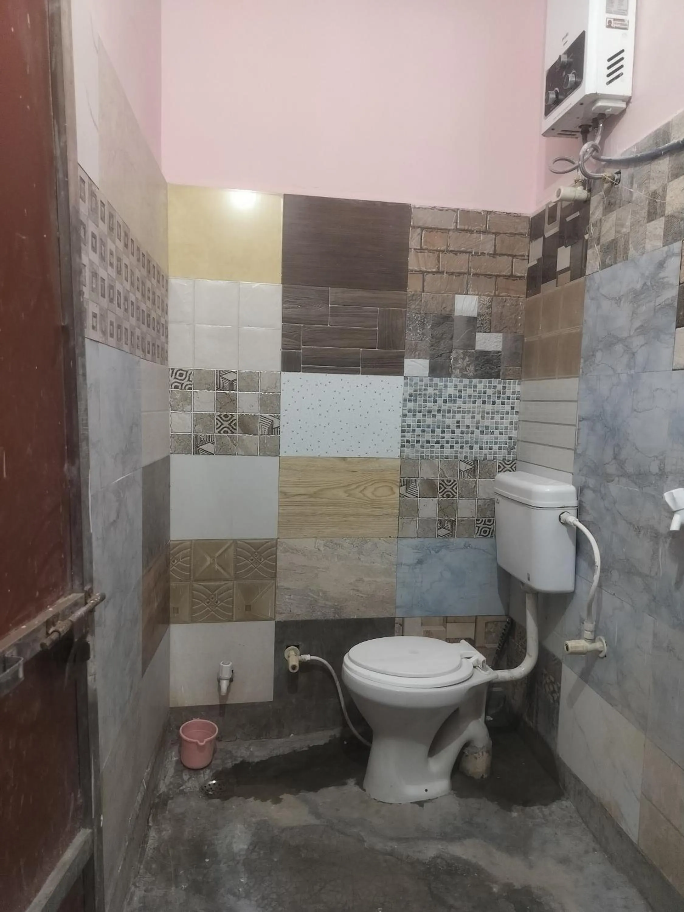 Bathroom in Shri Krishna Kunj homestay