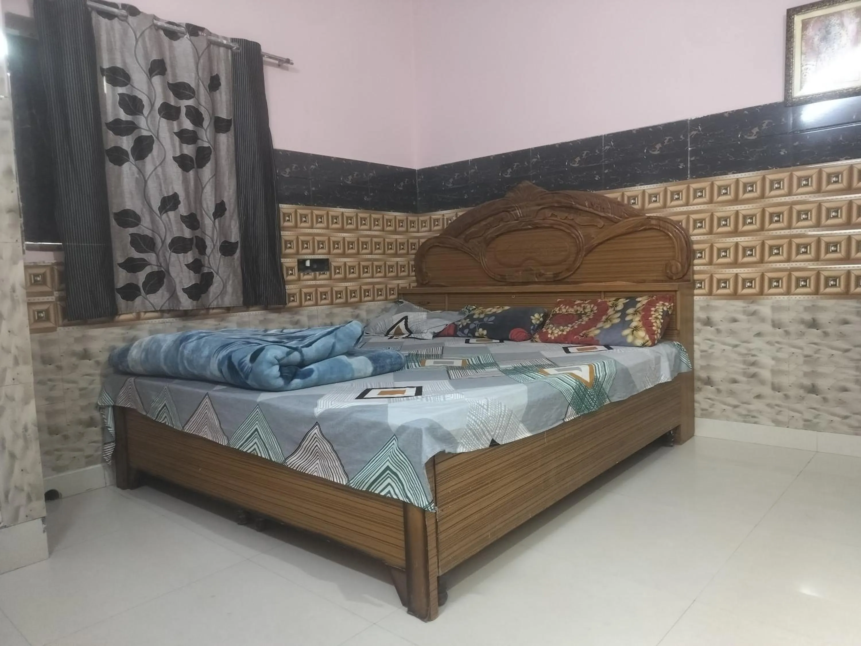 Photo of the whole room, Bed in Shri Krishna Kunj homestay