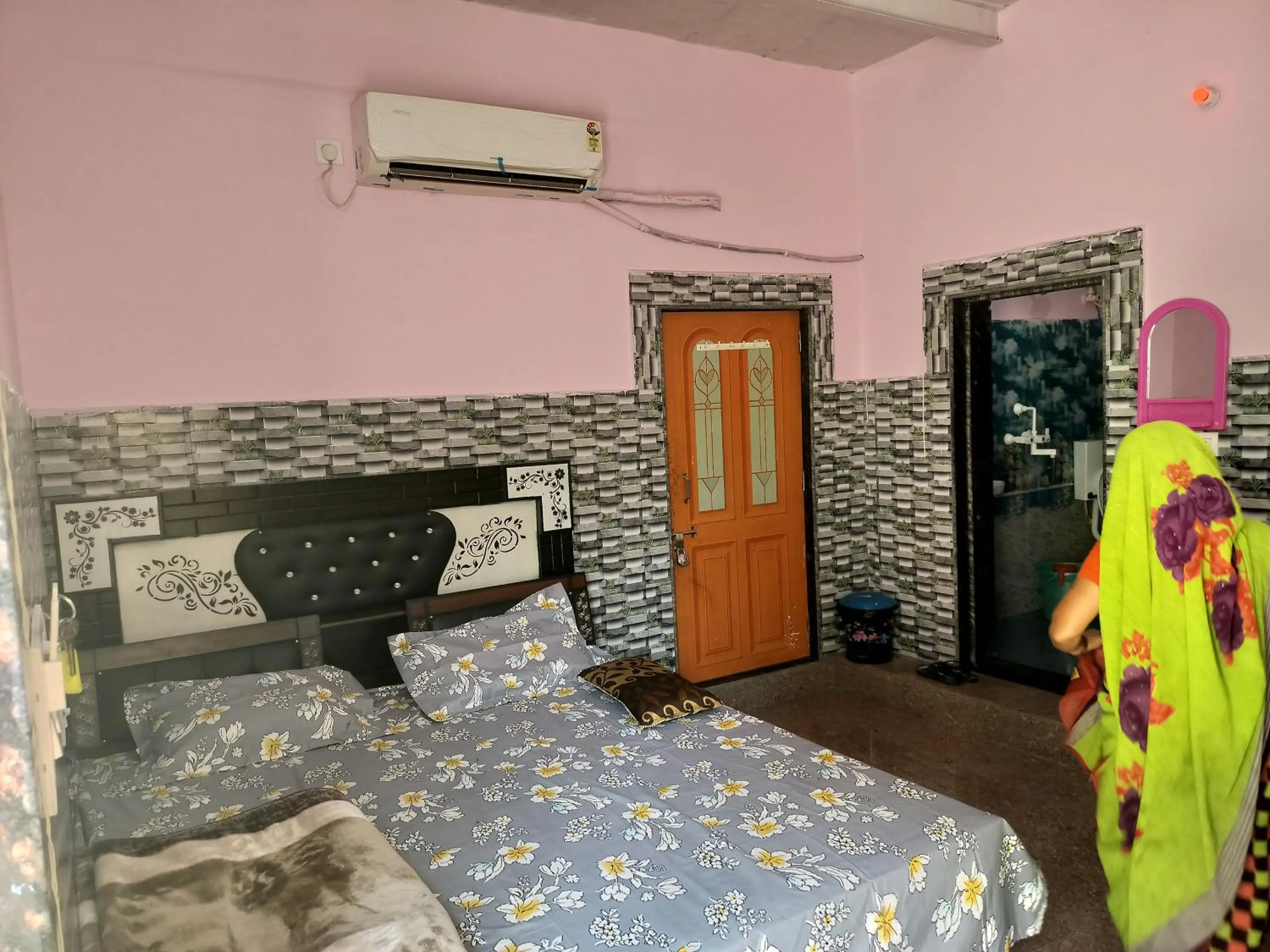 Bed in Shri Krishna Kunj homestay