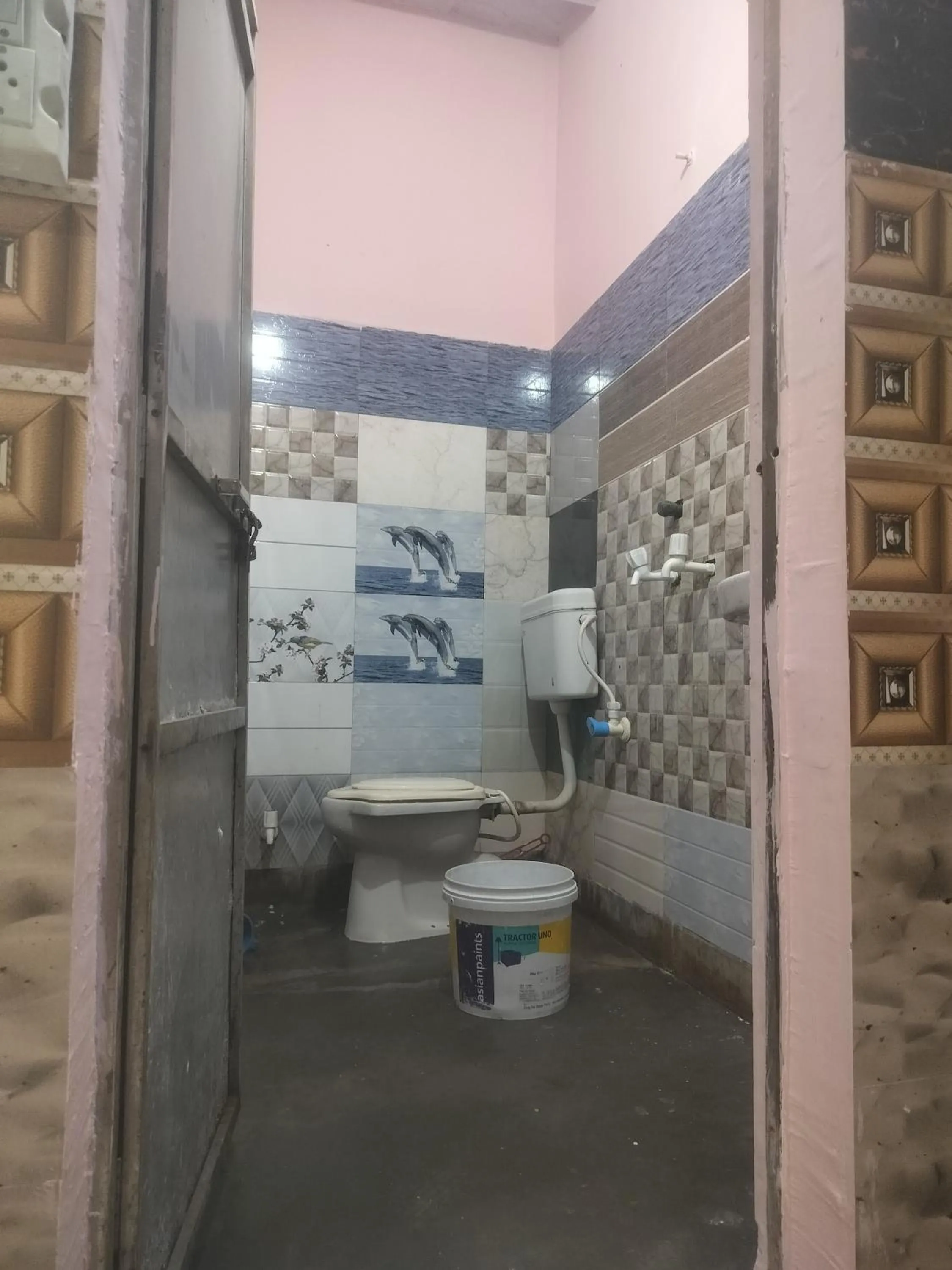 Bathroom in Shri Krishna Kunj homestay