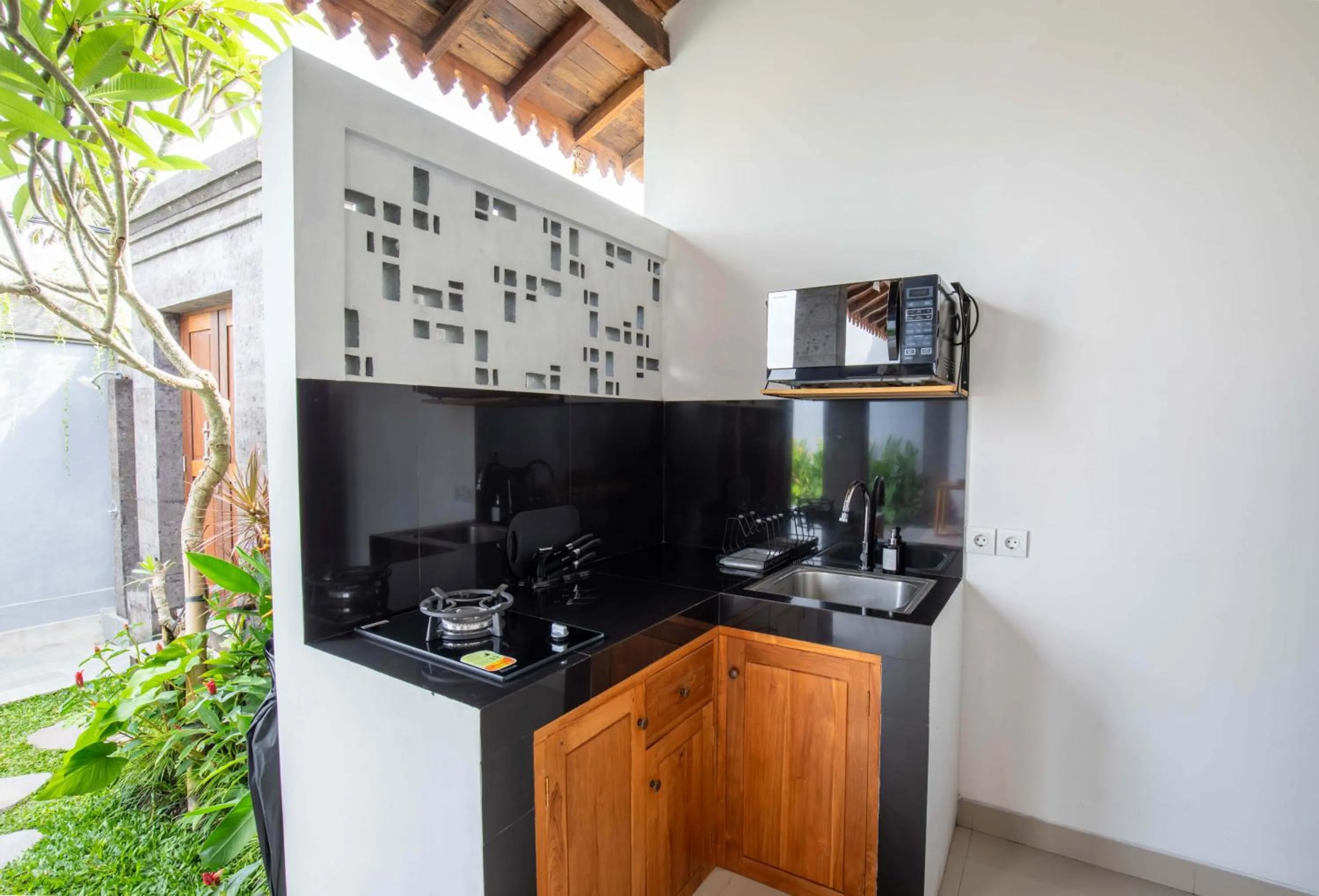 Kitchen or kitchenette in Weda Villas