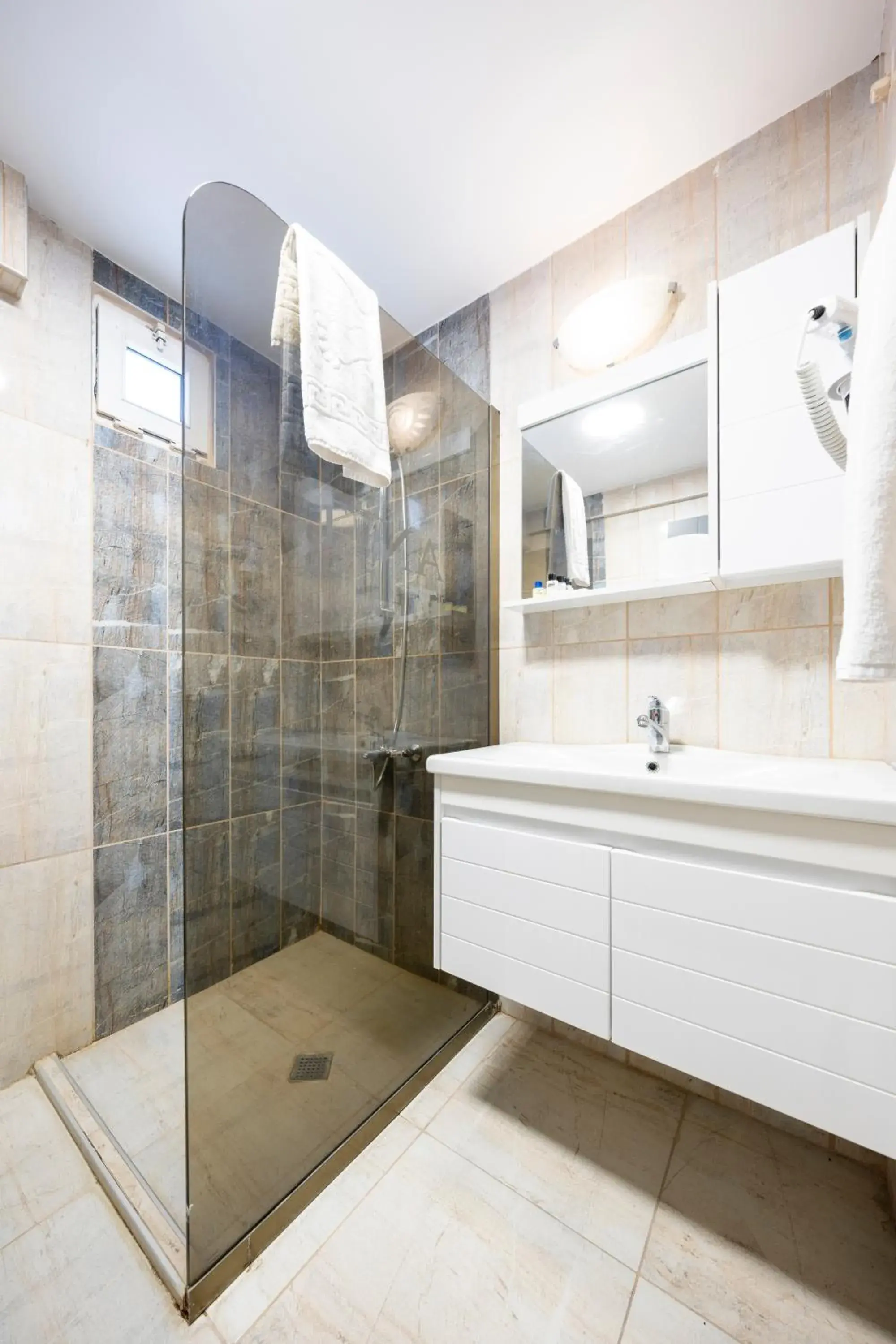 Double Room in Maltepe MANHATTAN OTEL Double Room in Maltepe MANHATTAN OTEL