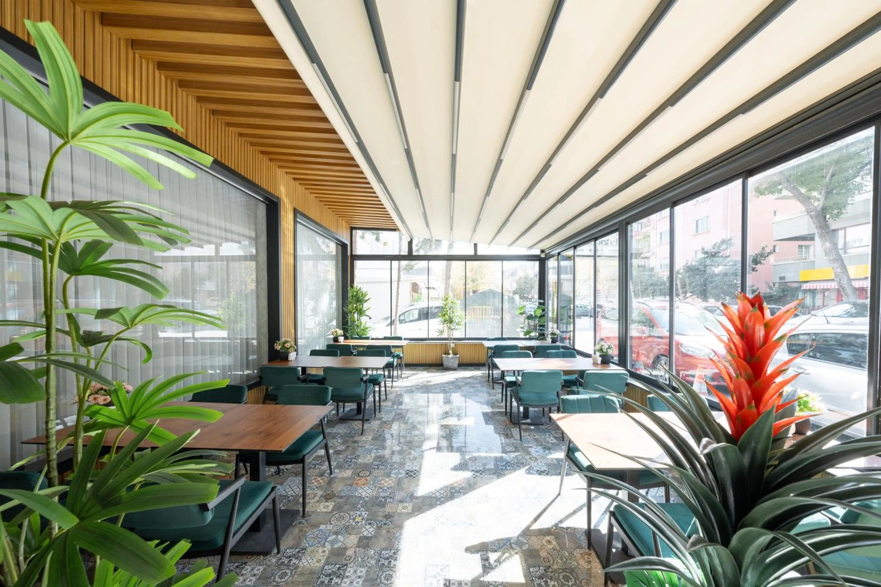 Garden in Maltepe MANHATTAN OTEL