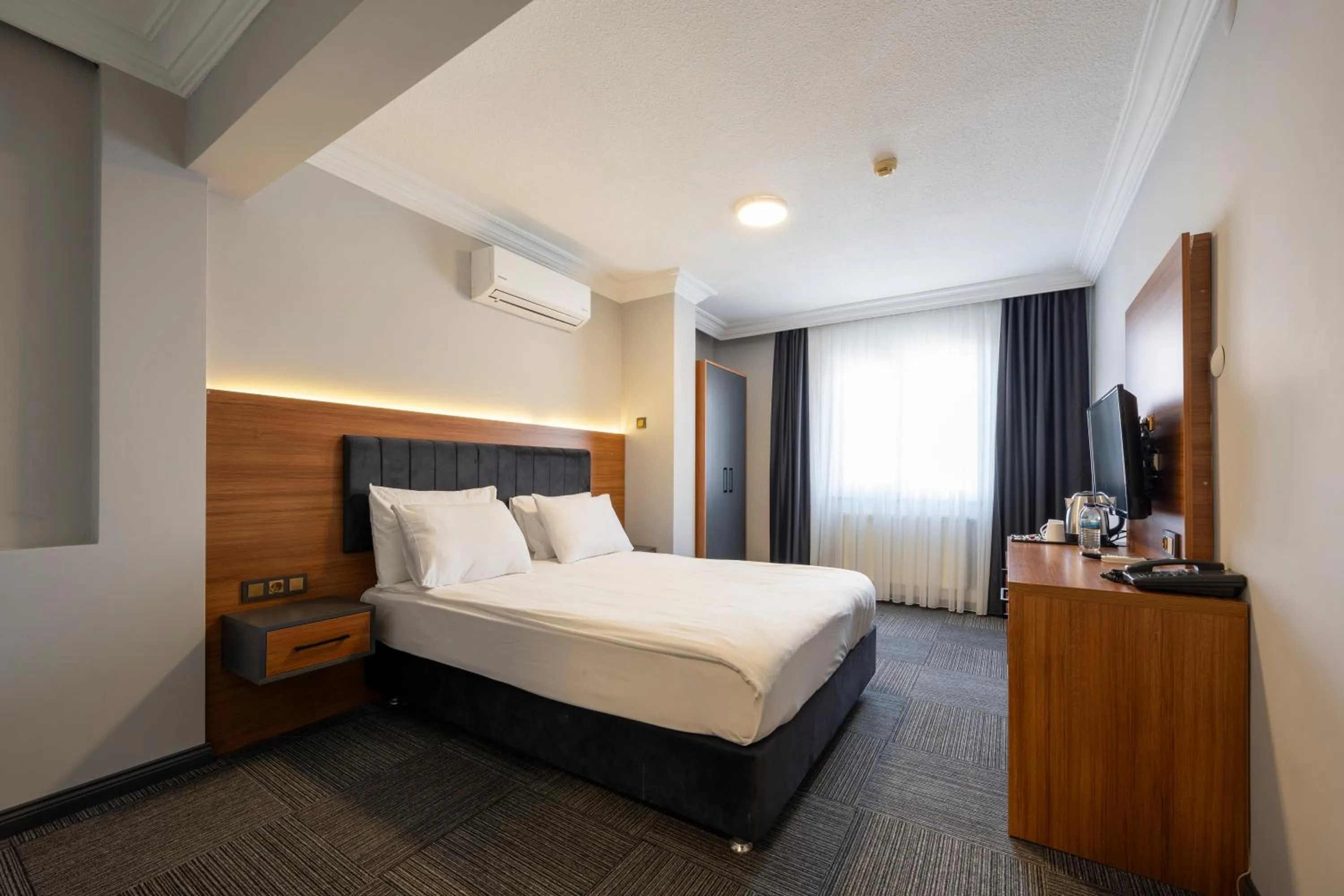 Photo of the whole room, Bed in Maltepe MANHATTAN OTEL