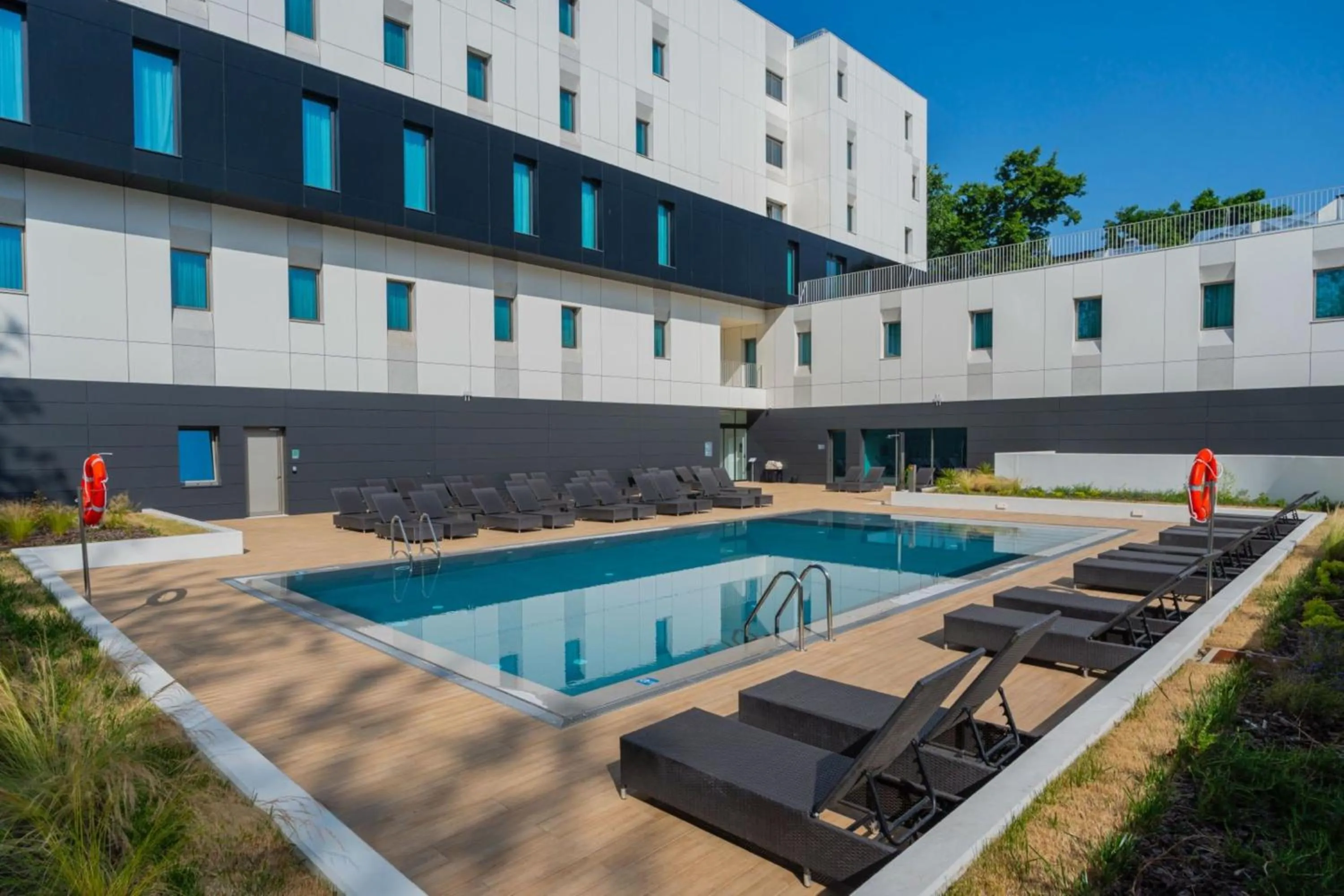Swimming pool in Holiday Inn Braga by IHG