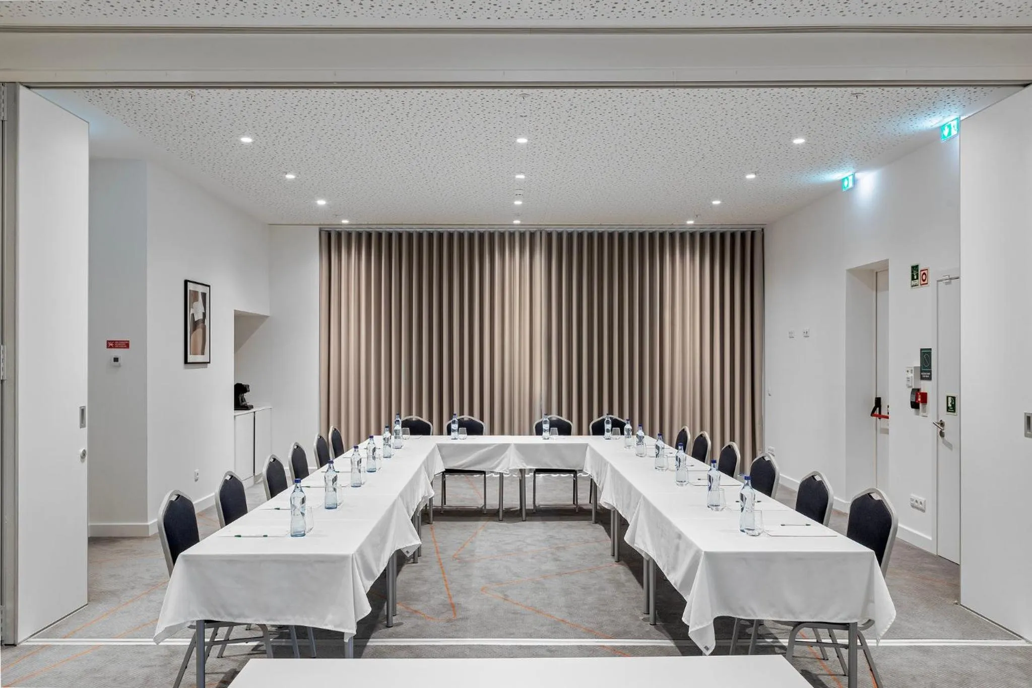 Meeting/conference room in Holiday Inn Braga by IHG