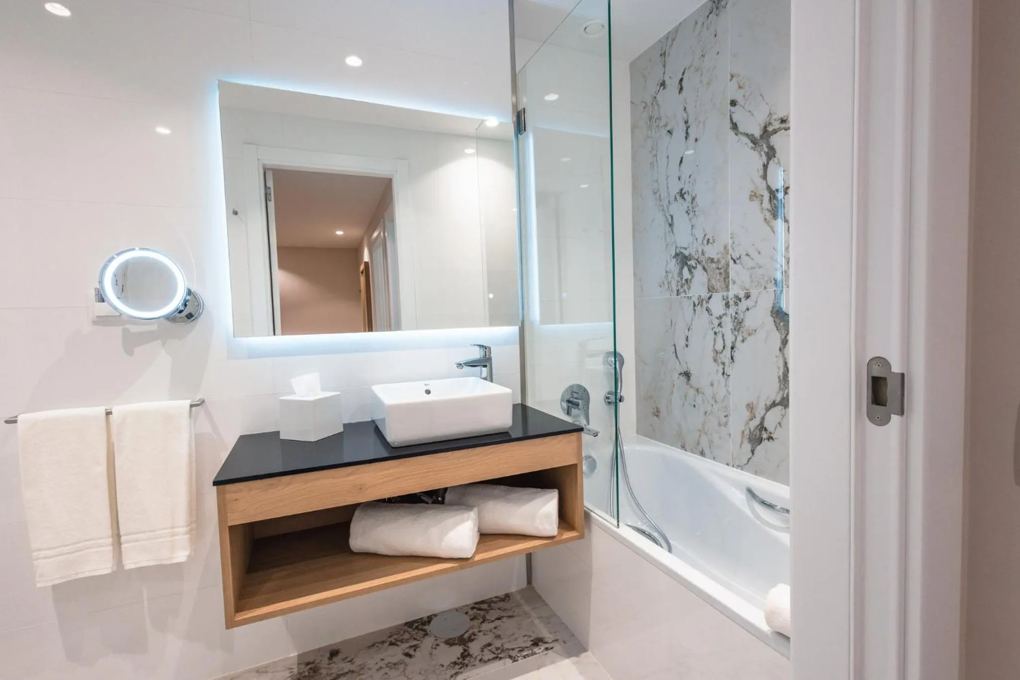 Photo of the whole room, Bed in Holiday Inn Braga by IHG