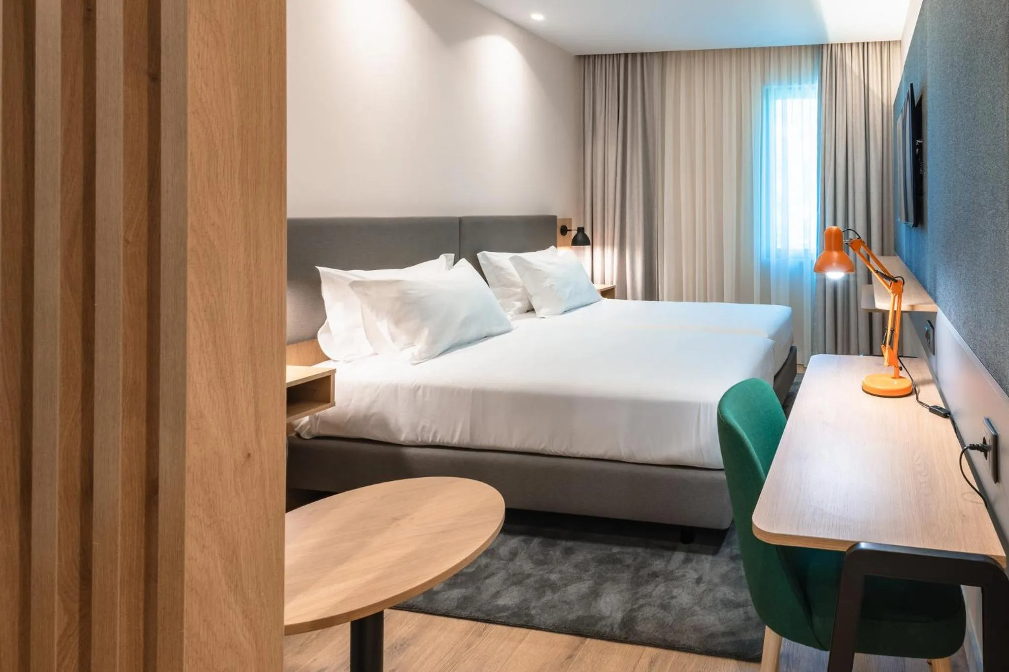 Photo of the whole room, Bed in Holiday Inn Braga by IHG