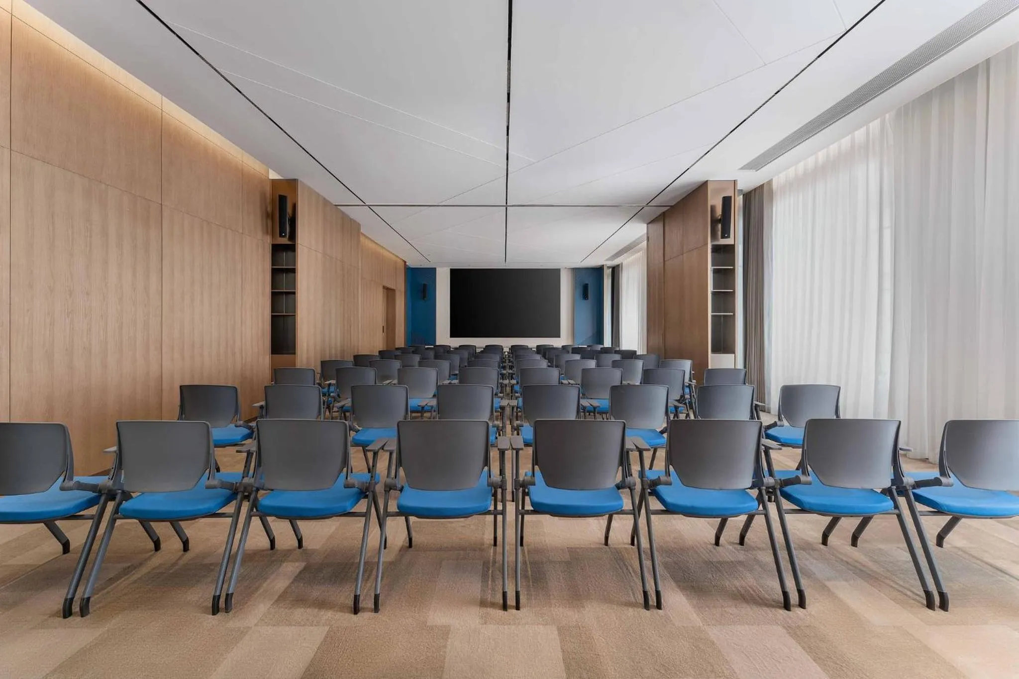 Meeting/conference room in Holiday Inn Express Datong Pingcheng by IHG