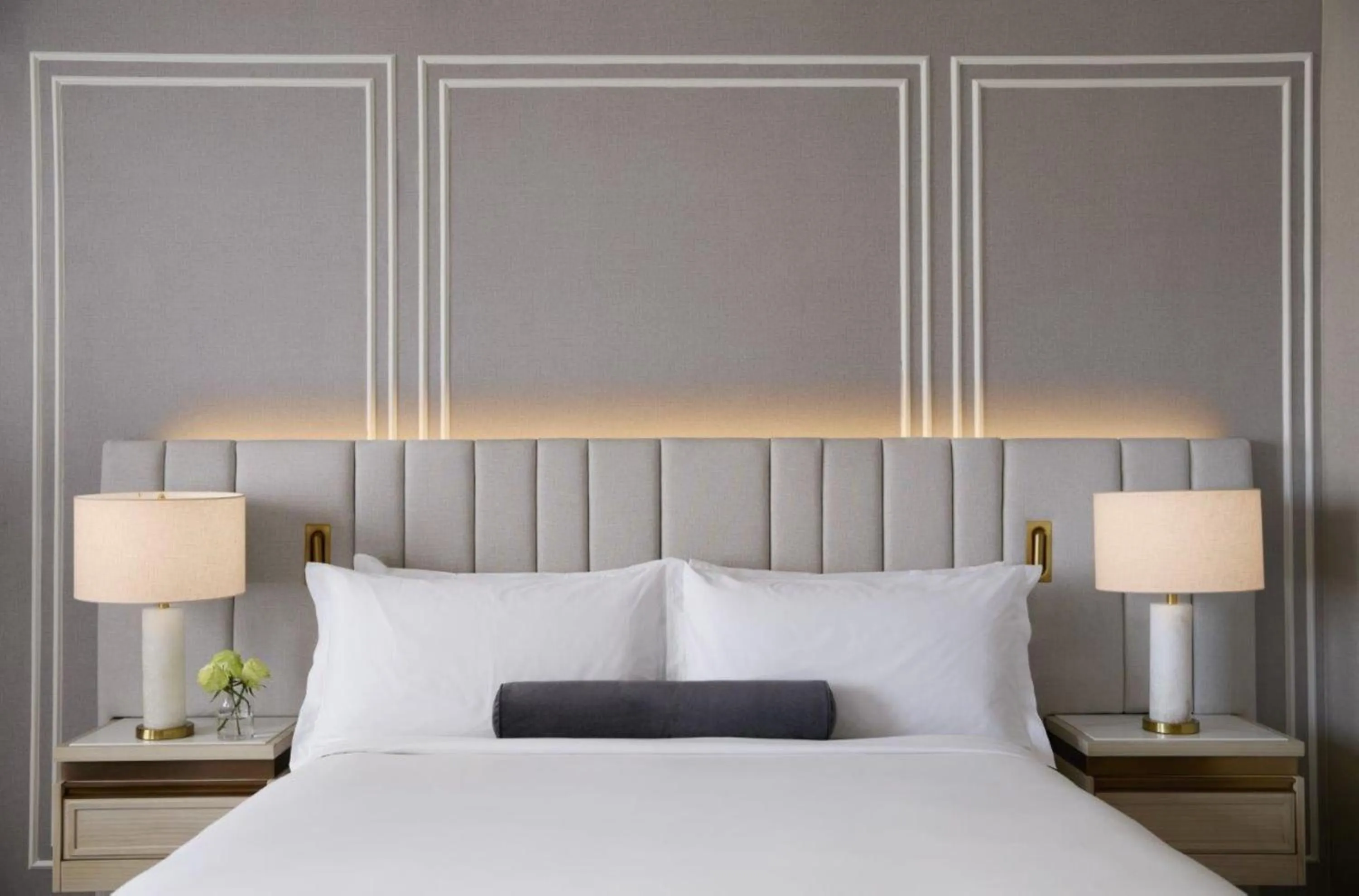 Photo of the whole room, Bed in InterContinental Indianapolis by IHG