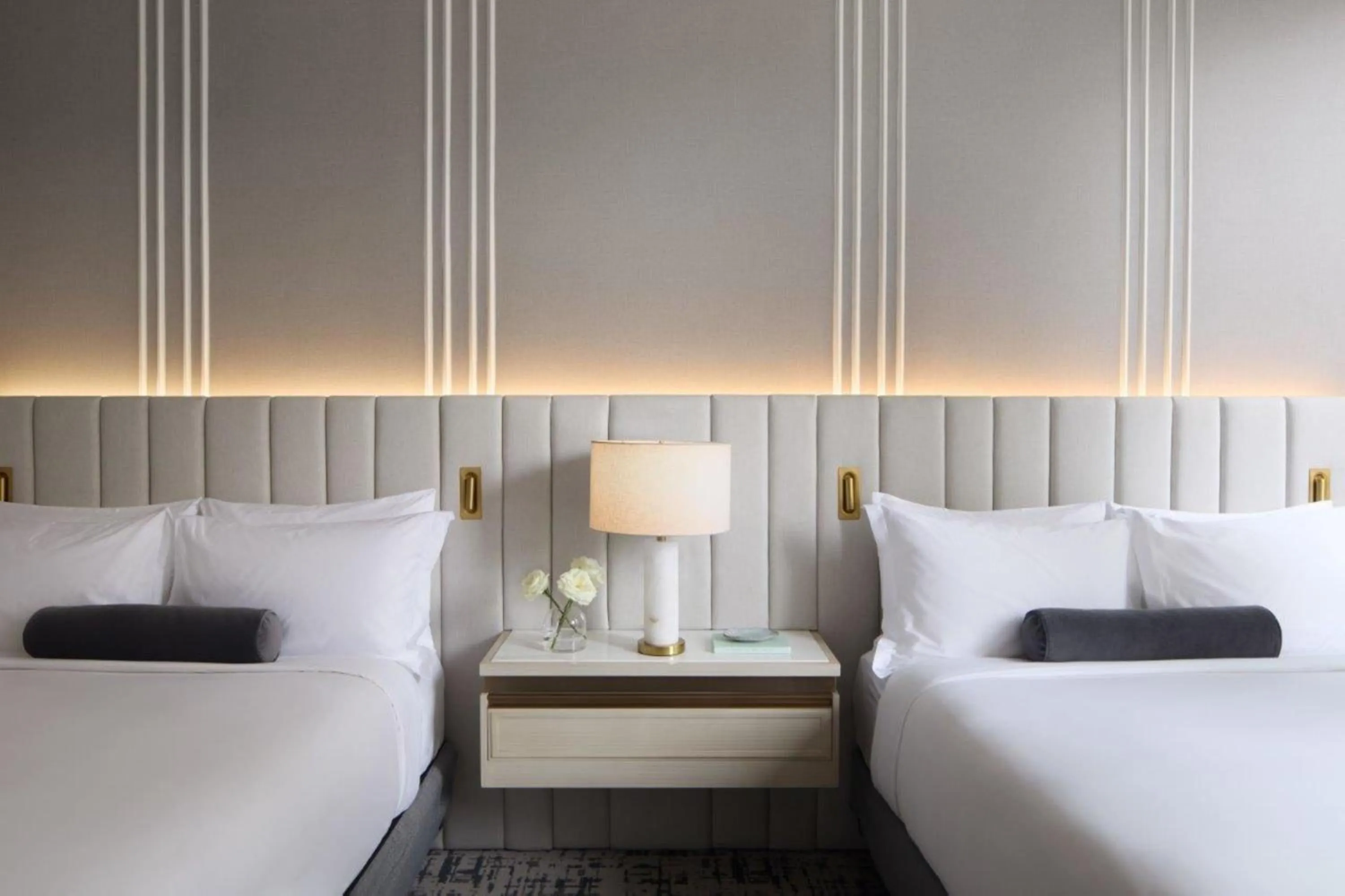 Photo of the whole room, Bed in InterContinental Indianapolis by IHG