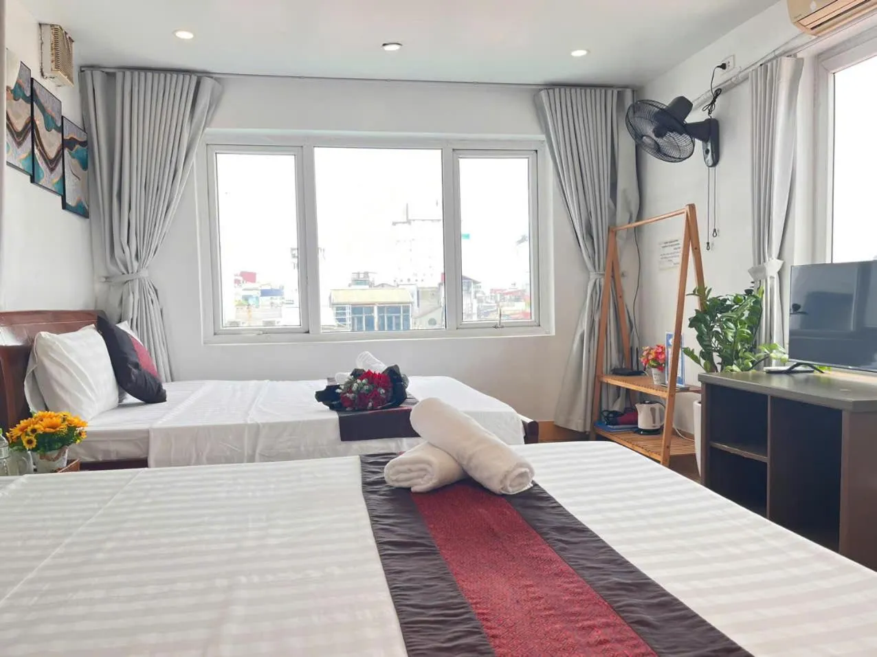 Communal lounge/ TV room, Bed in Okaeri Homestay