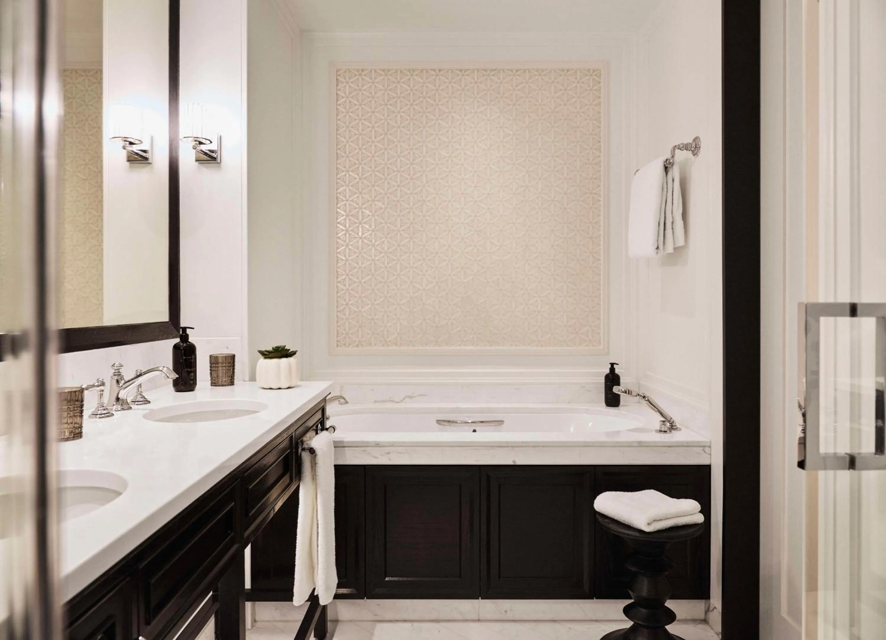 Bathroom in Park Hyatt London River Thames