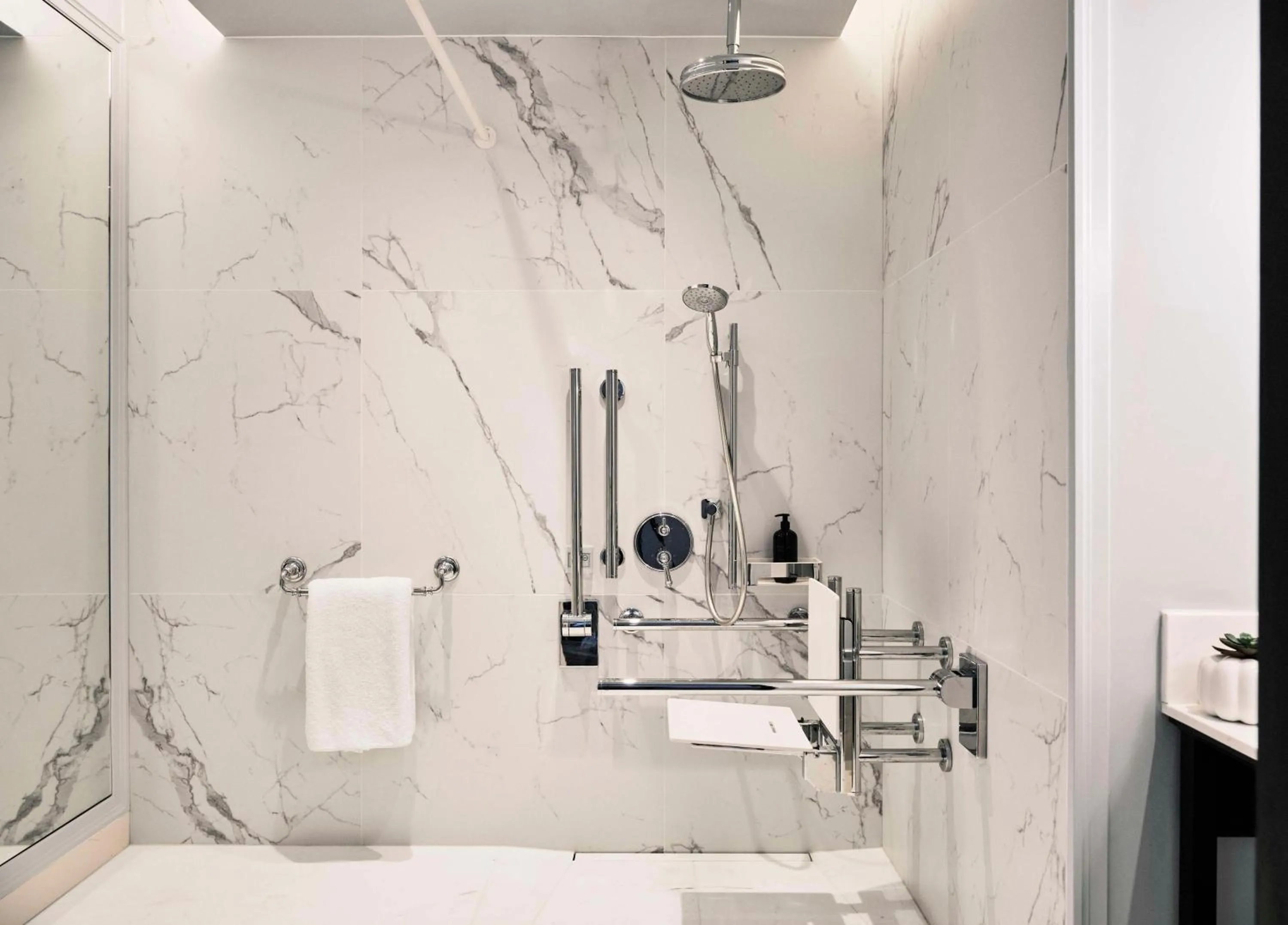 Bathroom in Park Hyatt London River Thames