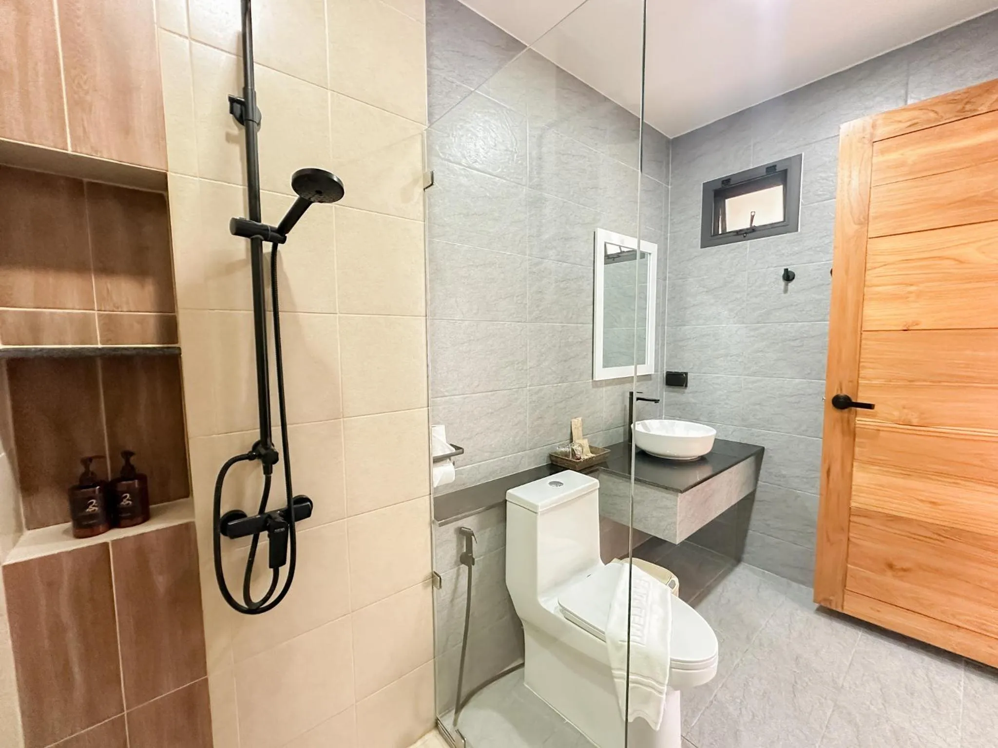 Shower in 2SIS'S Khanom Resotel