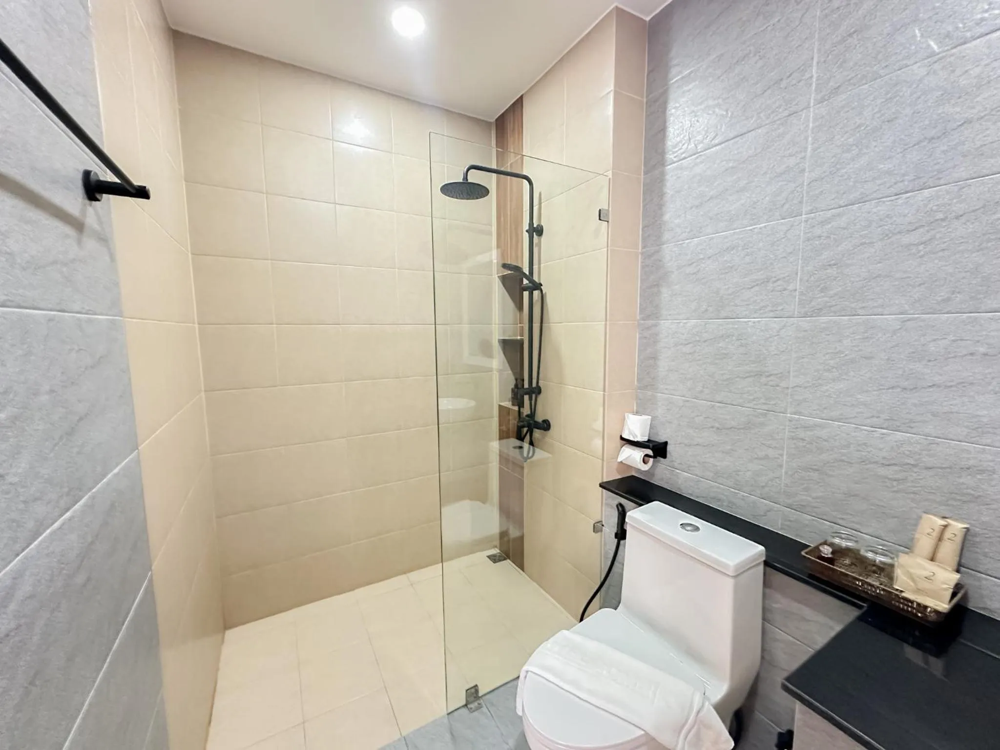 Shower in 2SIS'S Khanom Resotel