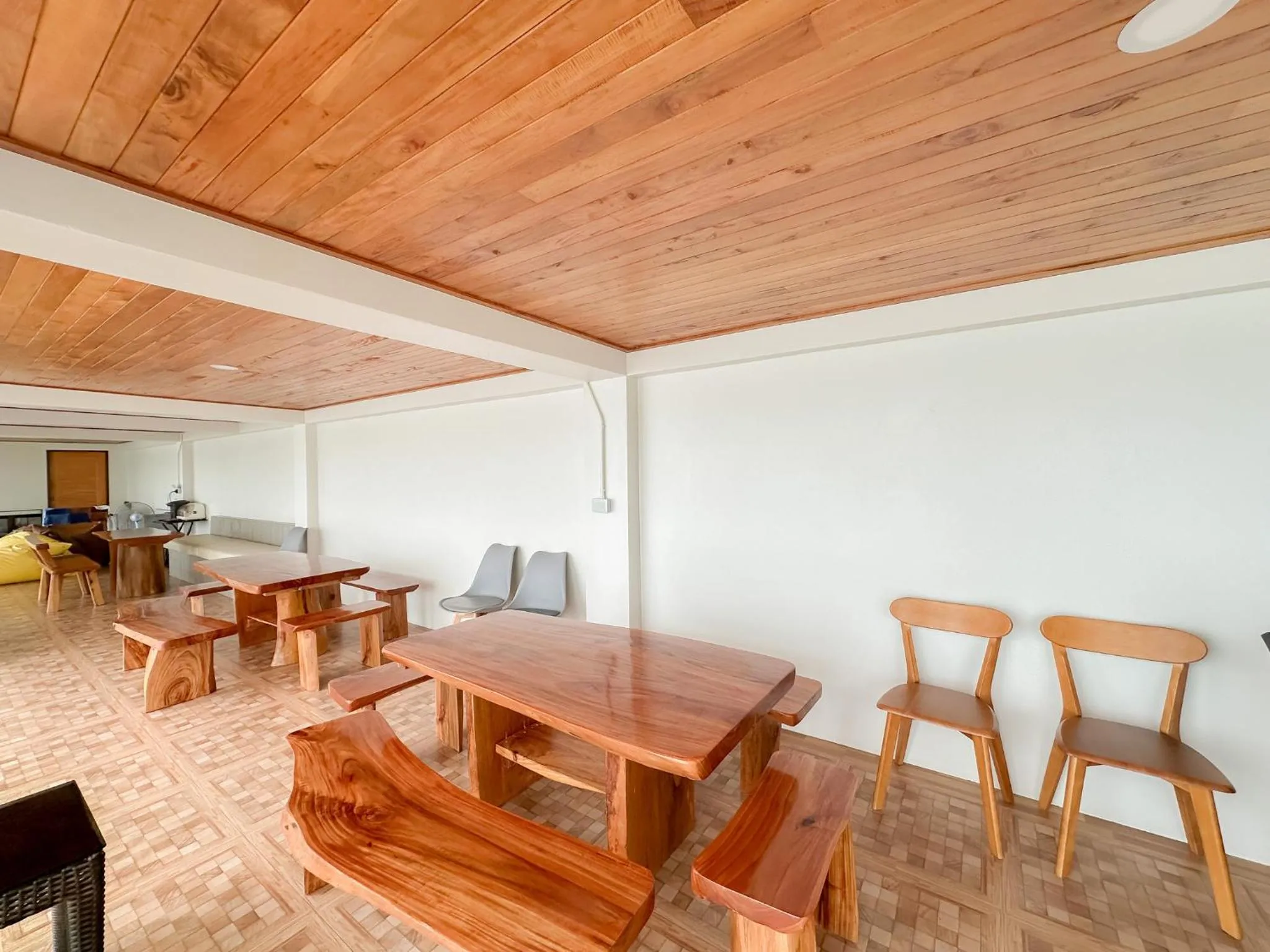 Restaurant/places to eat in 2SIS'S Khanom Resotel