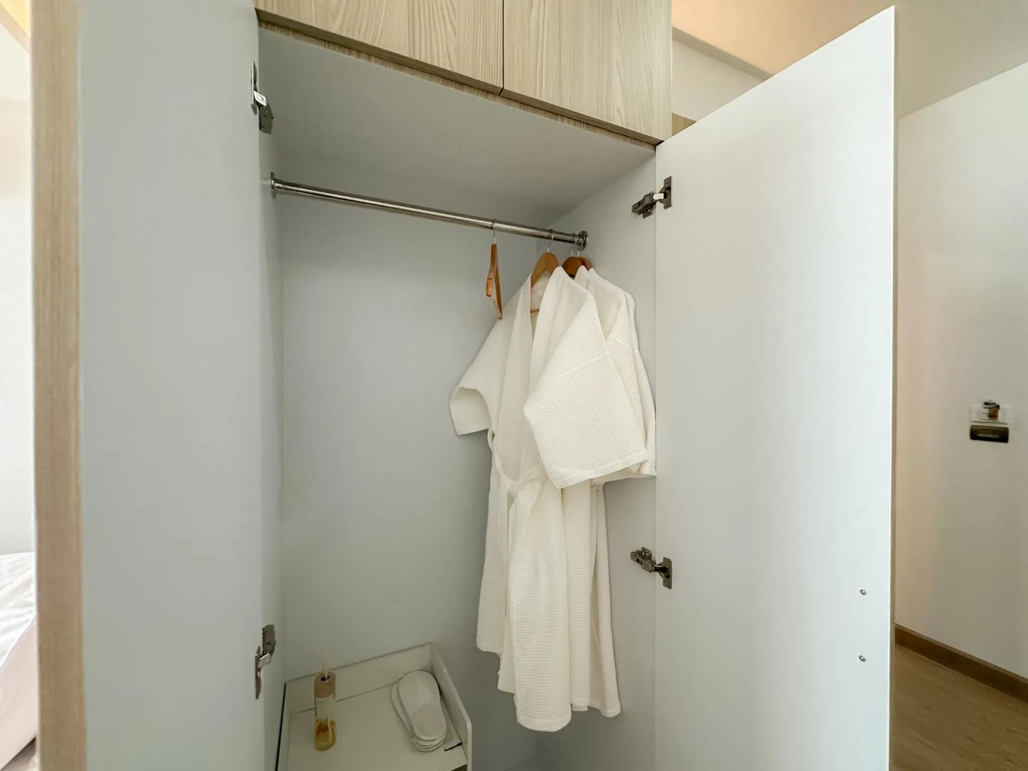 Shower in 2SIS'S Khanom Resotel