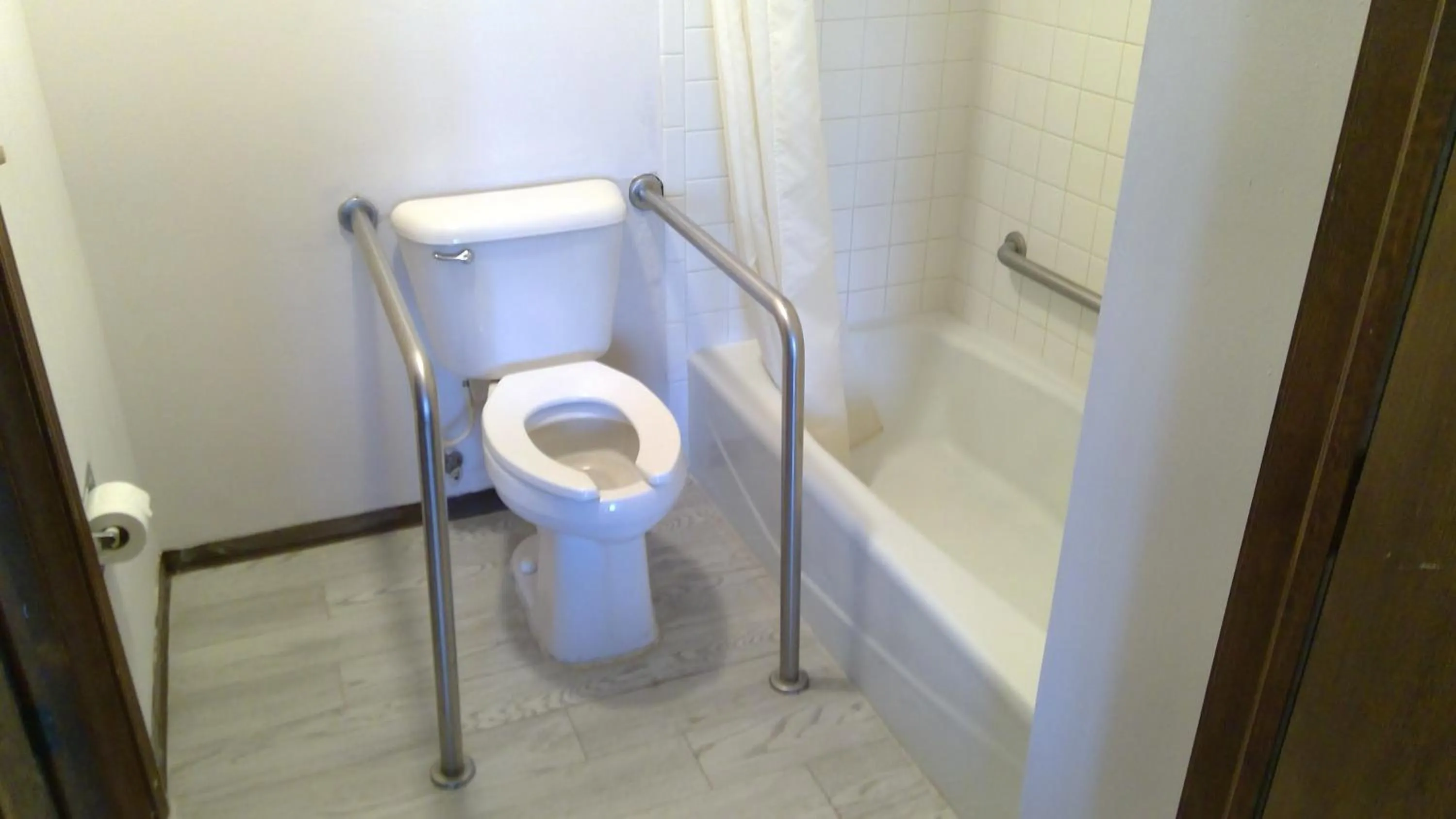 Toilet in Heritage Inn