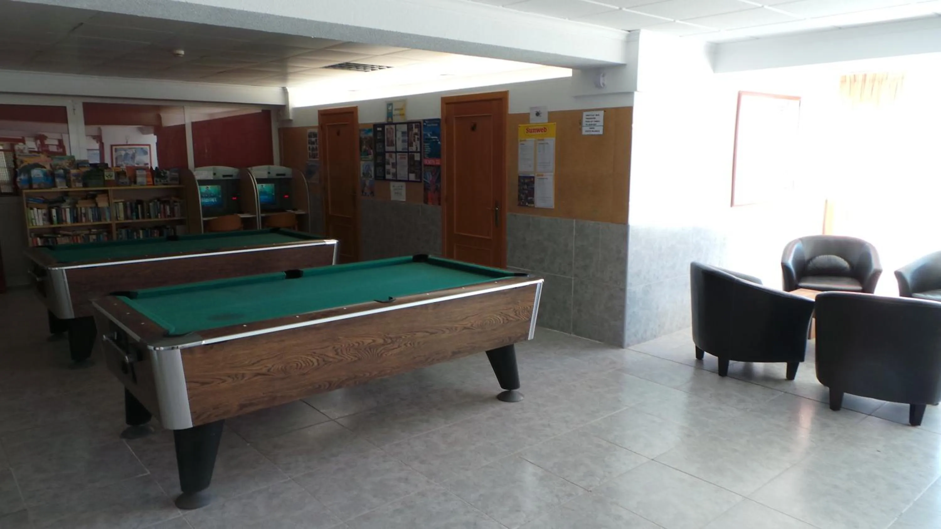 Communal lounge/ TV room in Benibeach 