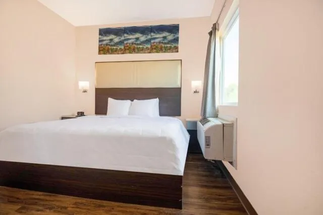 Bed in Royal Inn & Suites