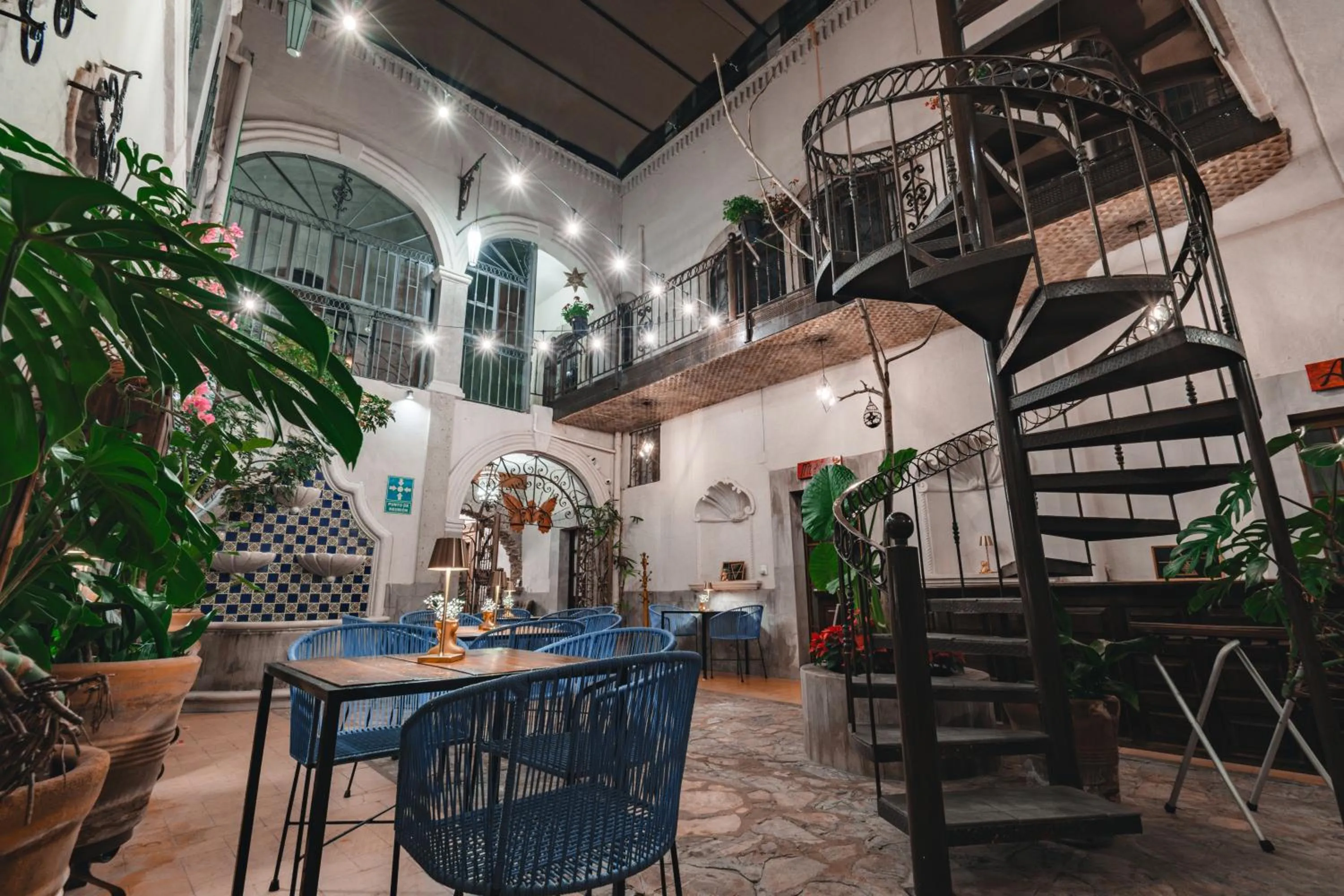 Restaurant/places to eat in Te Amo Hotel Boutique