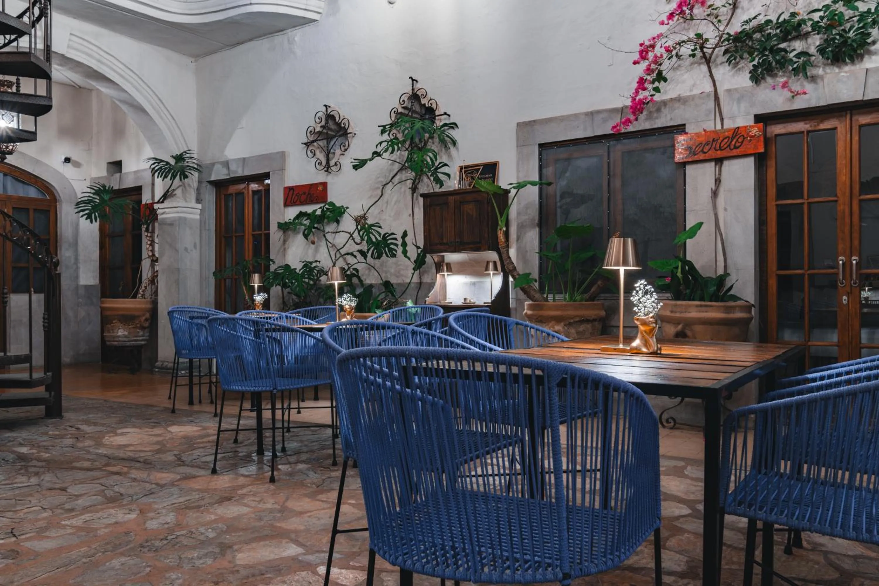 Restaurant/places to eat in Te Amo Hotel Boutique