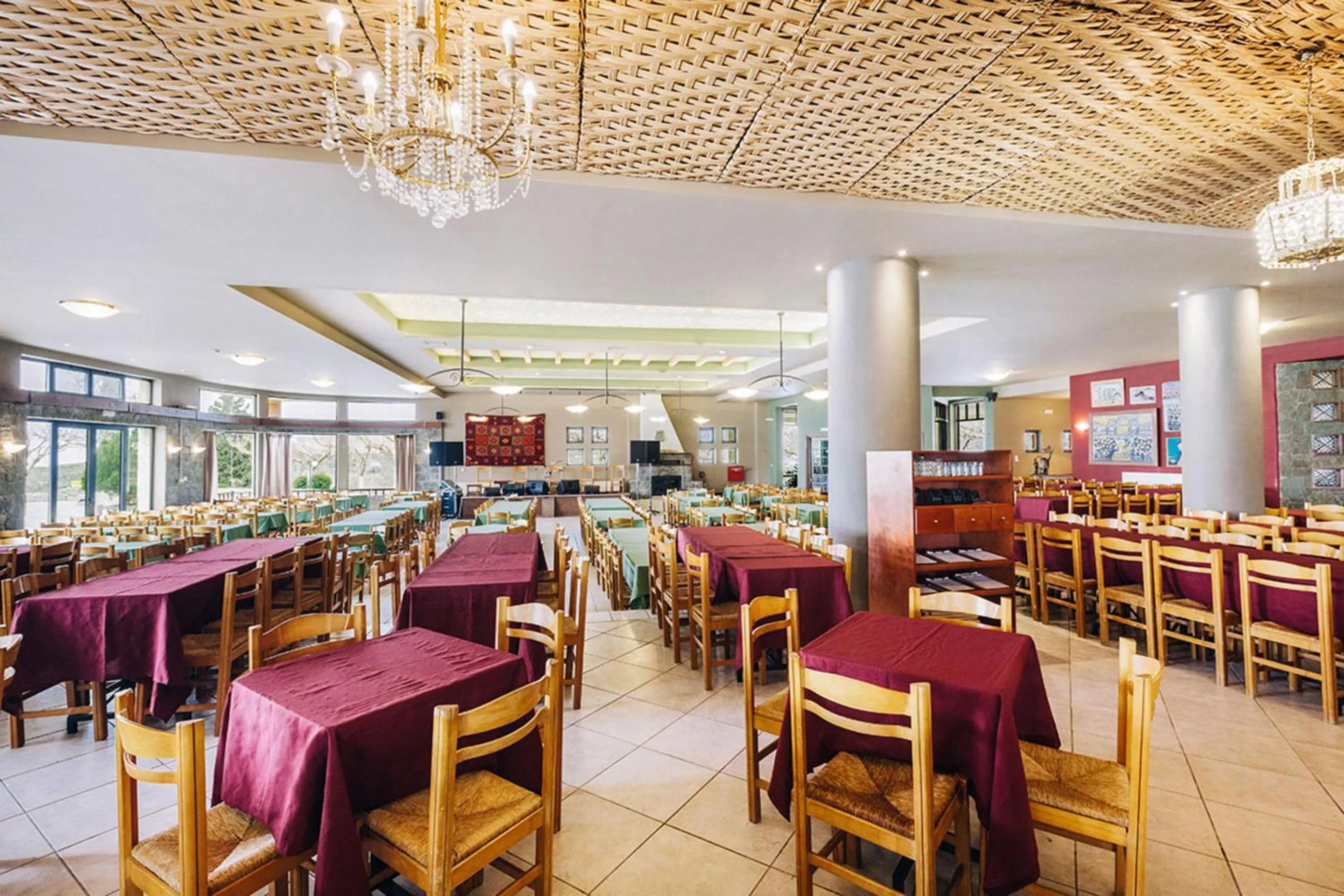 Restaurant/places to eat in Delina Mountain Resort