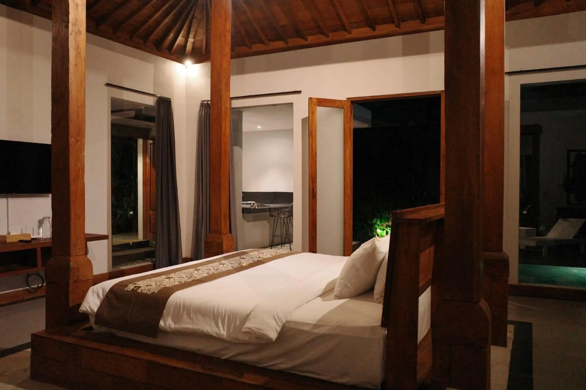 Bed in The Riang Villa