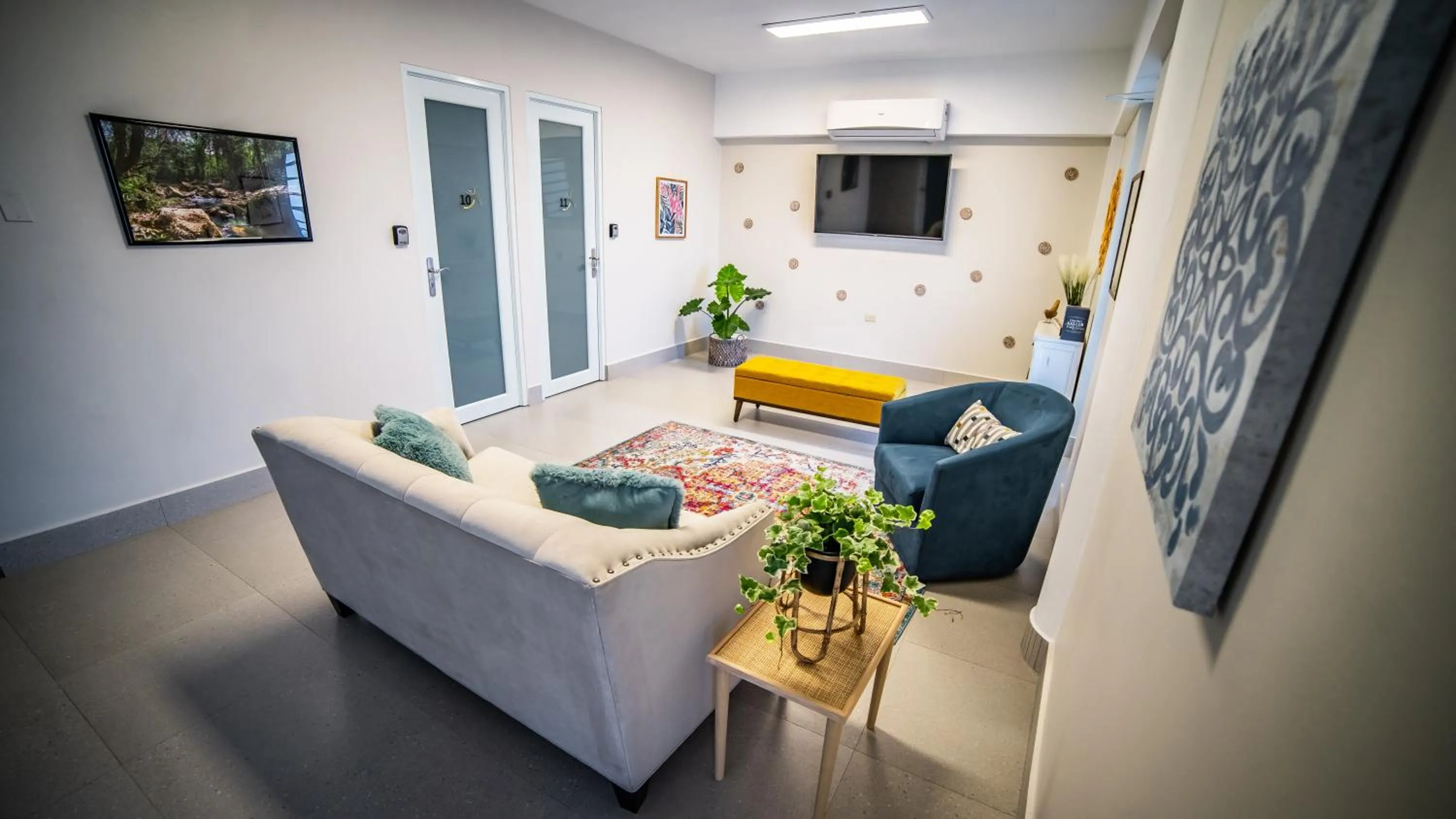 Communal lounge/ TV room in Melao Lodge