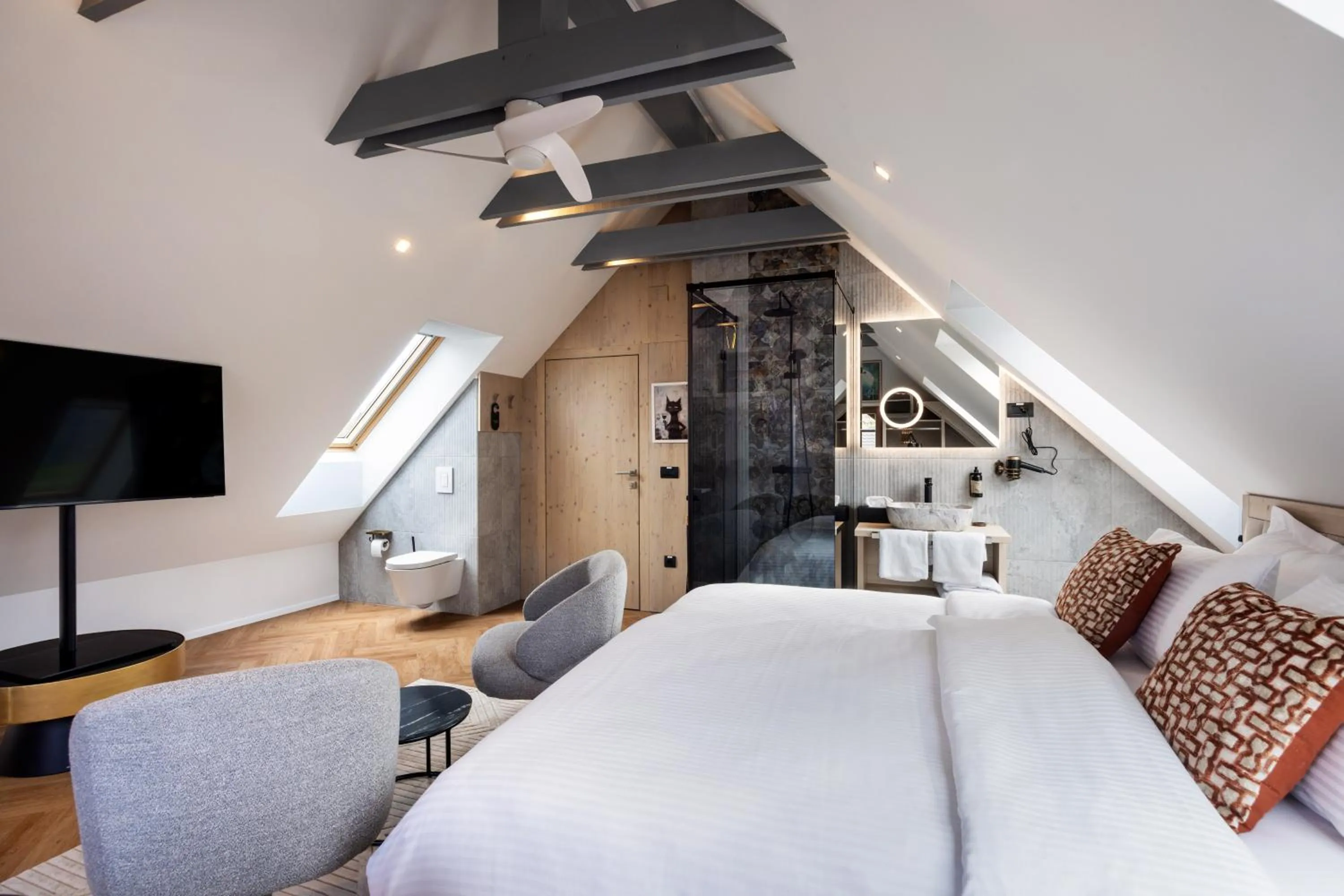 Shower, Bed in Hotel Julian Alps