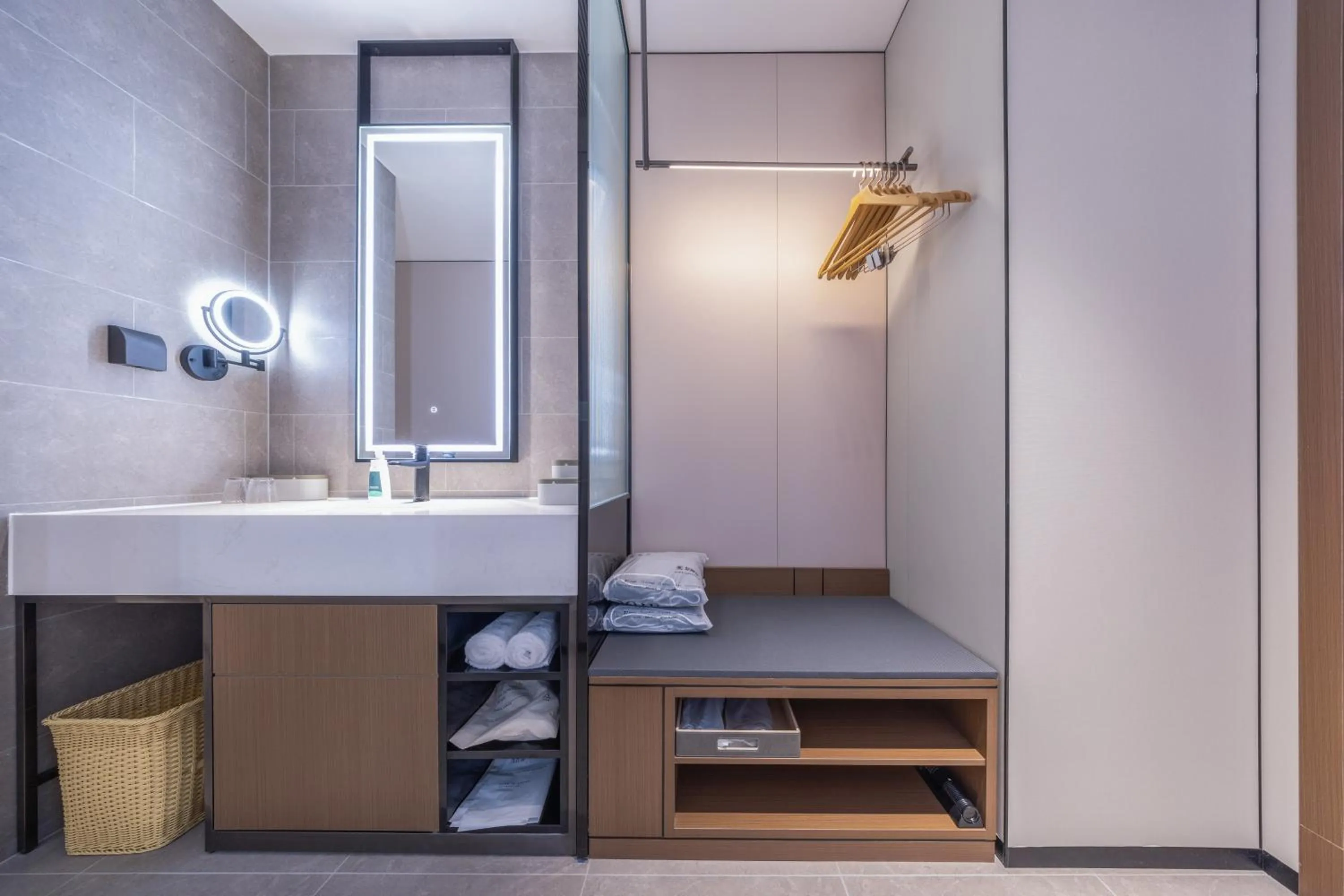 towels in Atour Hotel Dongguan Xiping Xindi Center