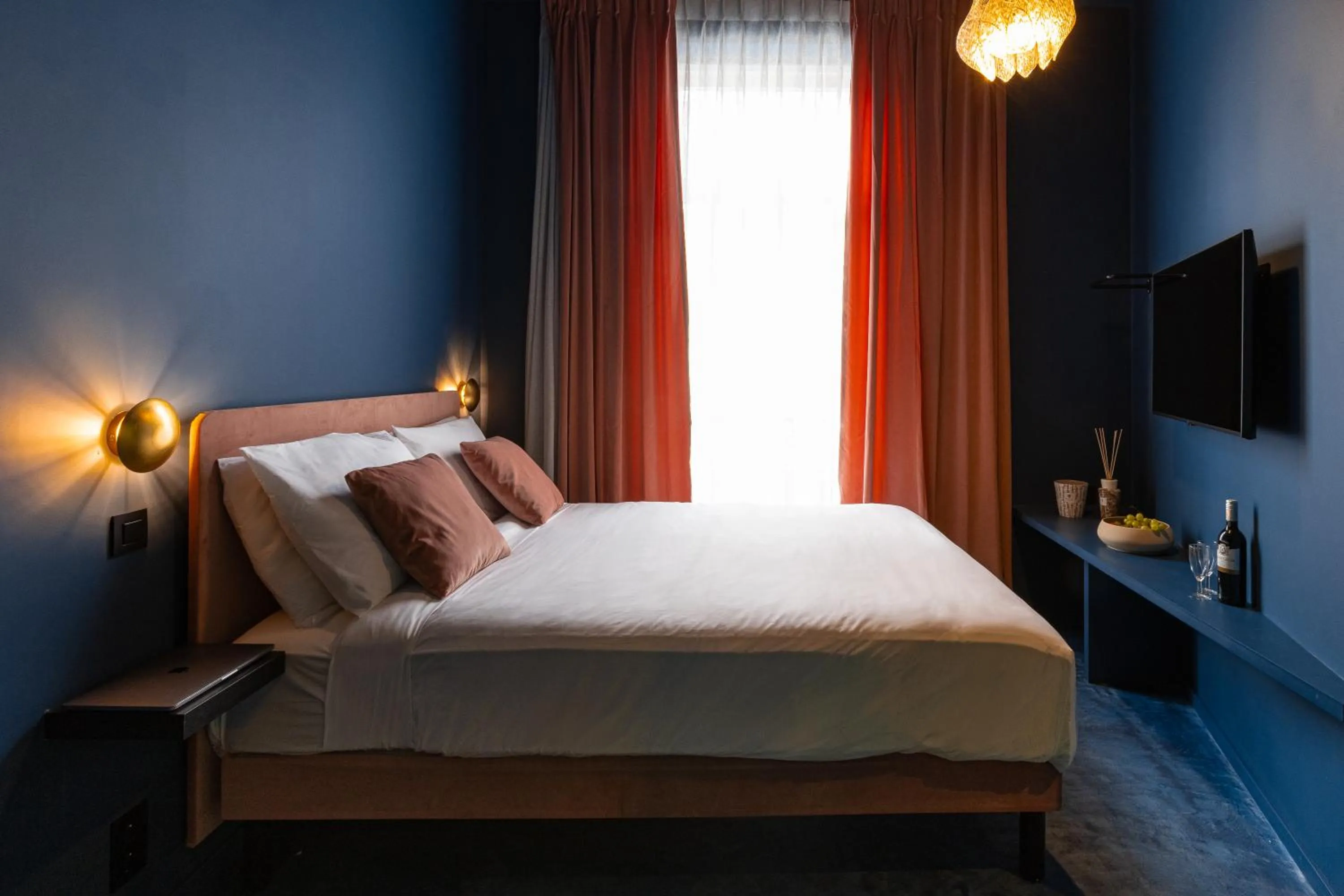 TV and multimedia, Bed in The Mila Hotel