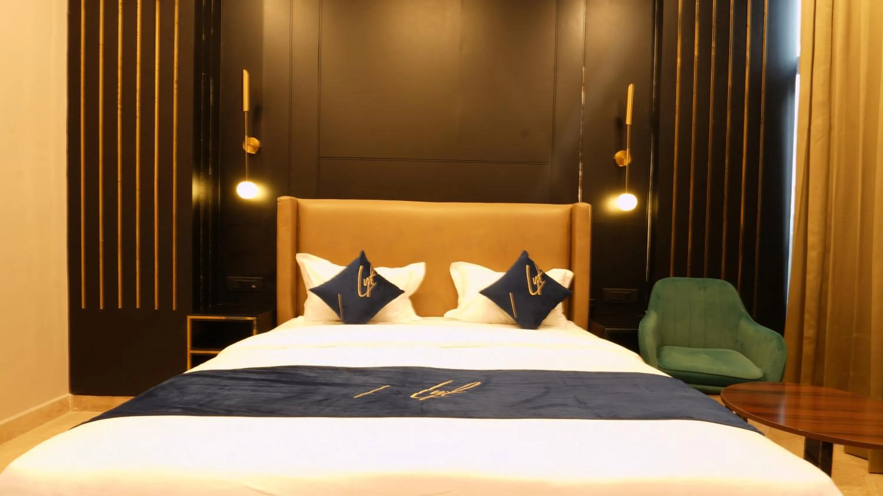 Bed in Aquila Grand Suites - Noida Sector 136