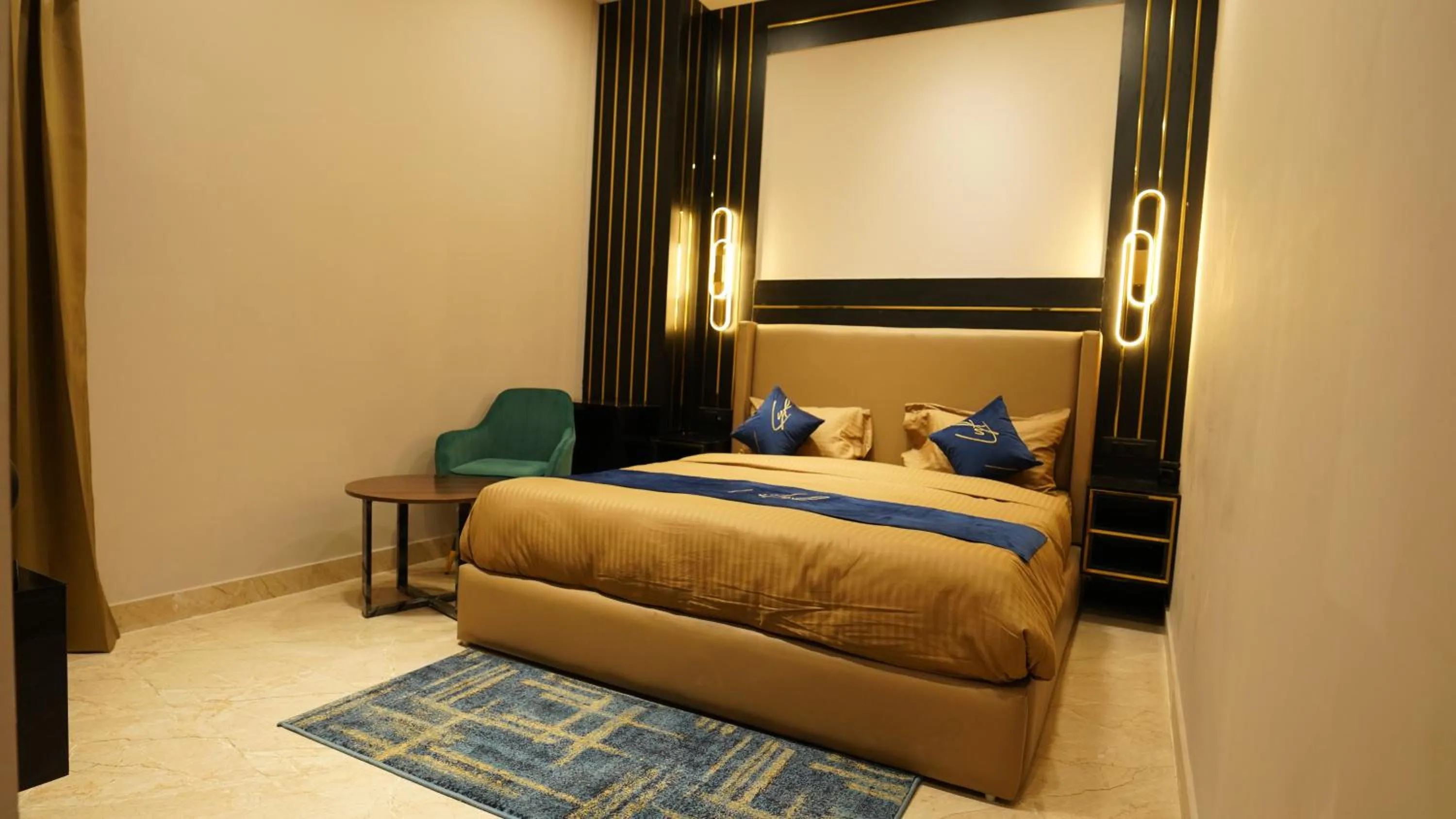 Bedroom, Bed in Aquila Grand Suites - Noida Sector 136