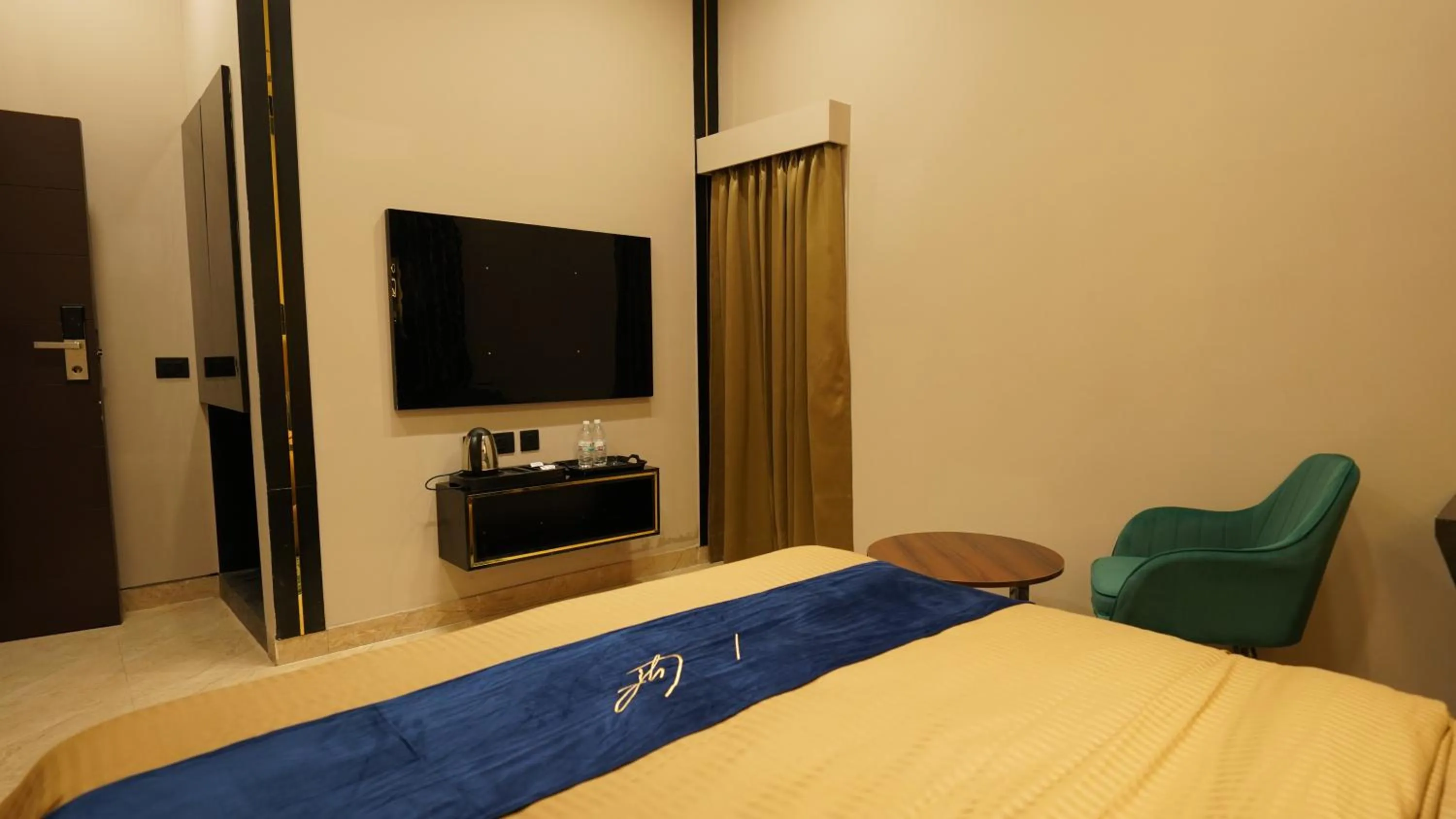 Bedroom, Bed in Aquila Grand Suites - Noida Sector 136