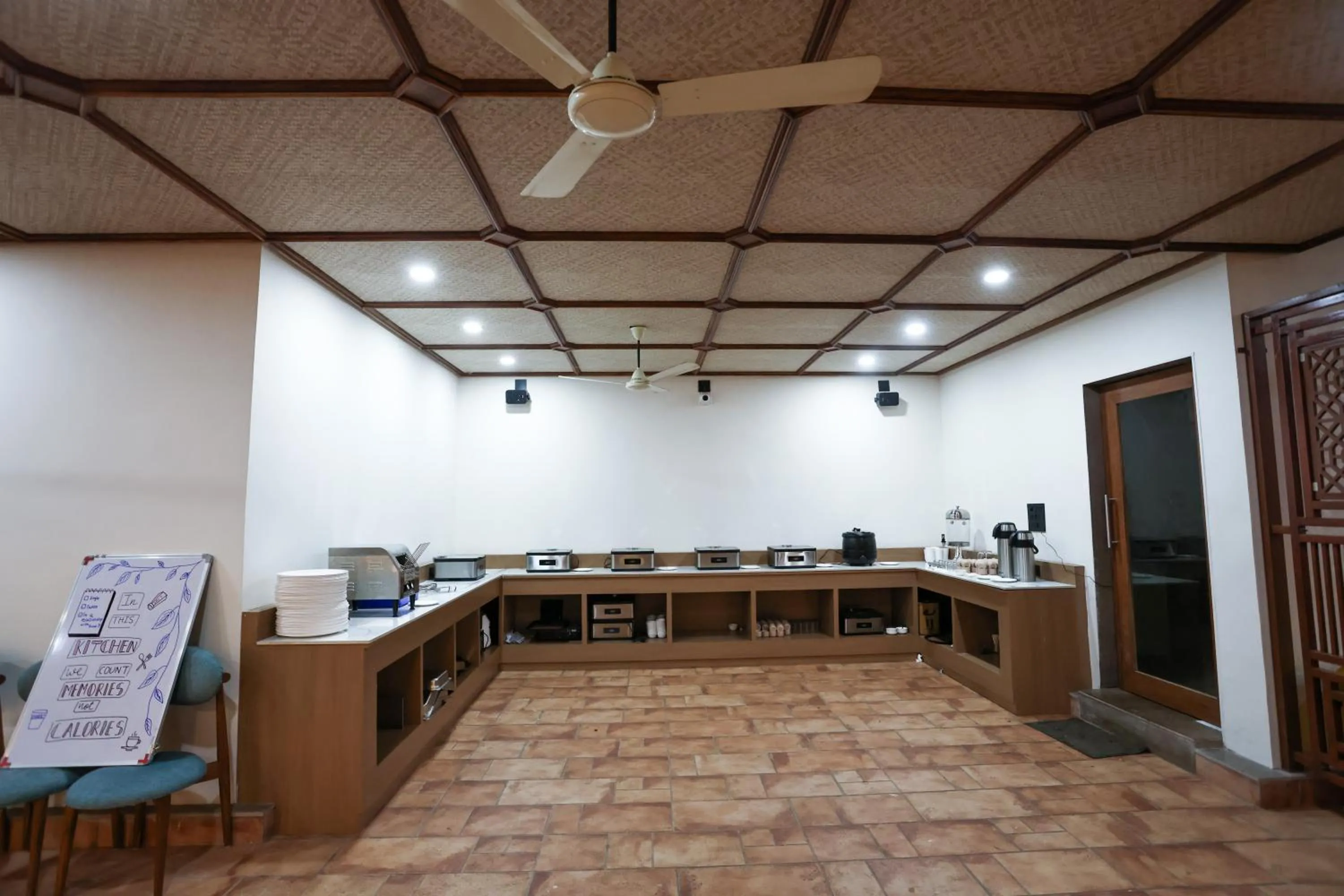 Restaurant/places to eat in Le Casa Lion Resort A Premium Resort In Sasan Gir