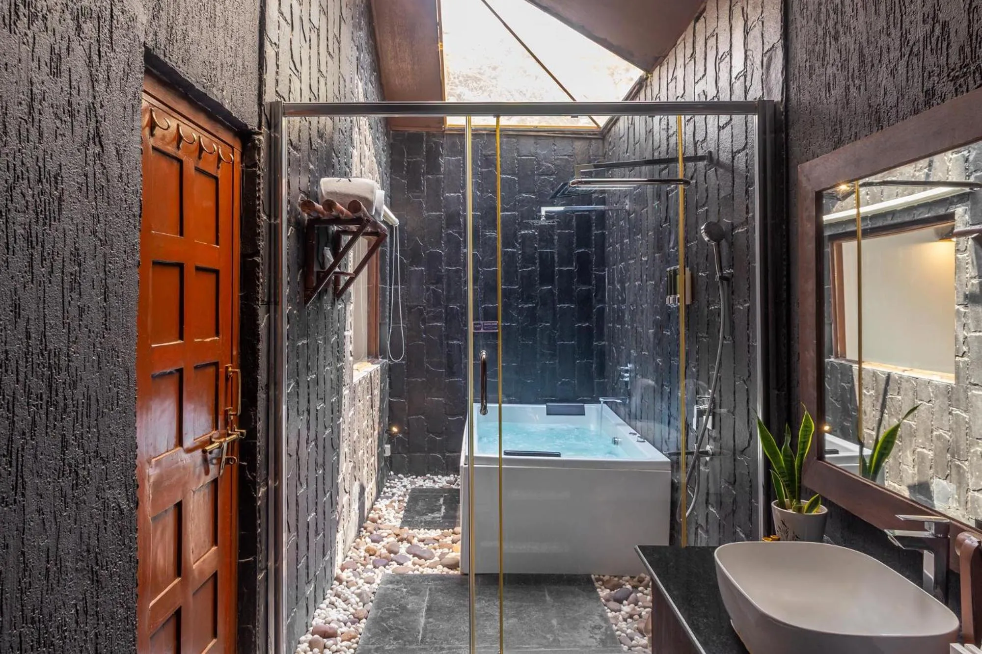 Hot Tub in WilderNest Araanya by Vibescapes