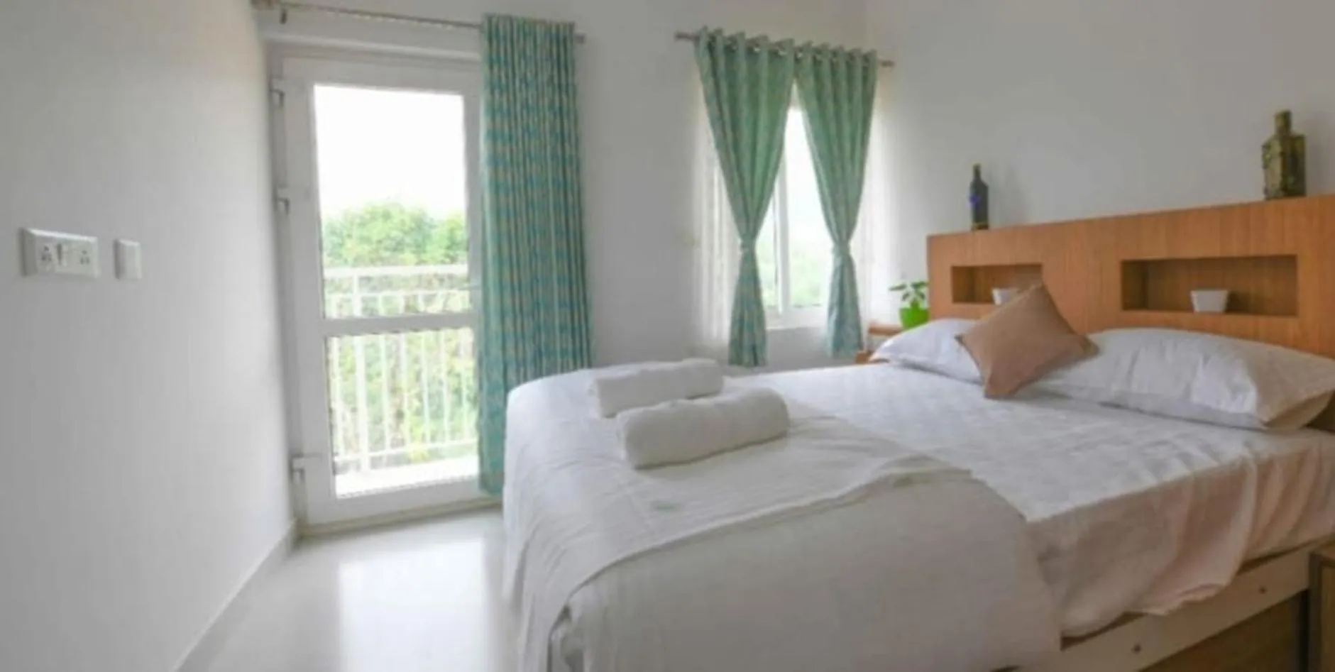 Bed in Rains Valley Resort By Teal Luxury Stays