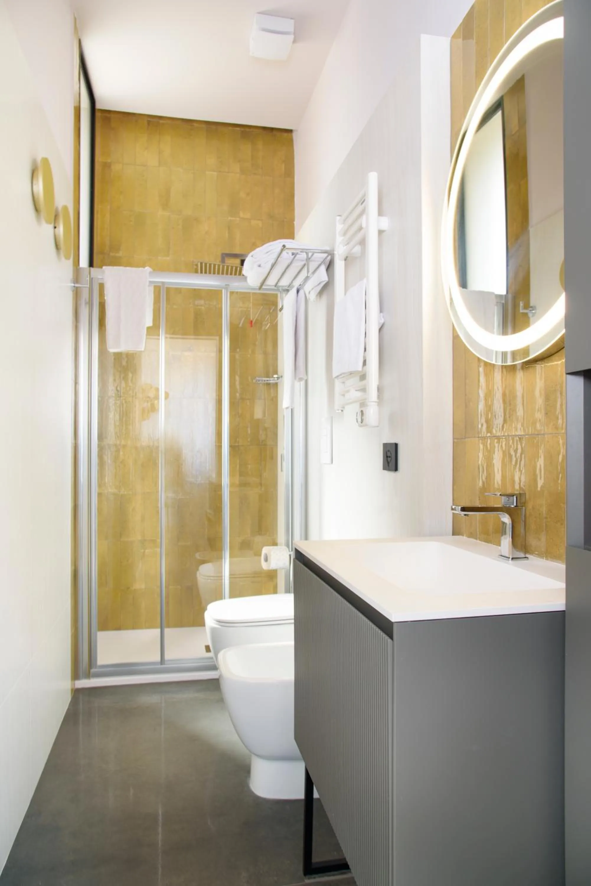 Shower in Vesuvius Palace Aparthotel