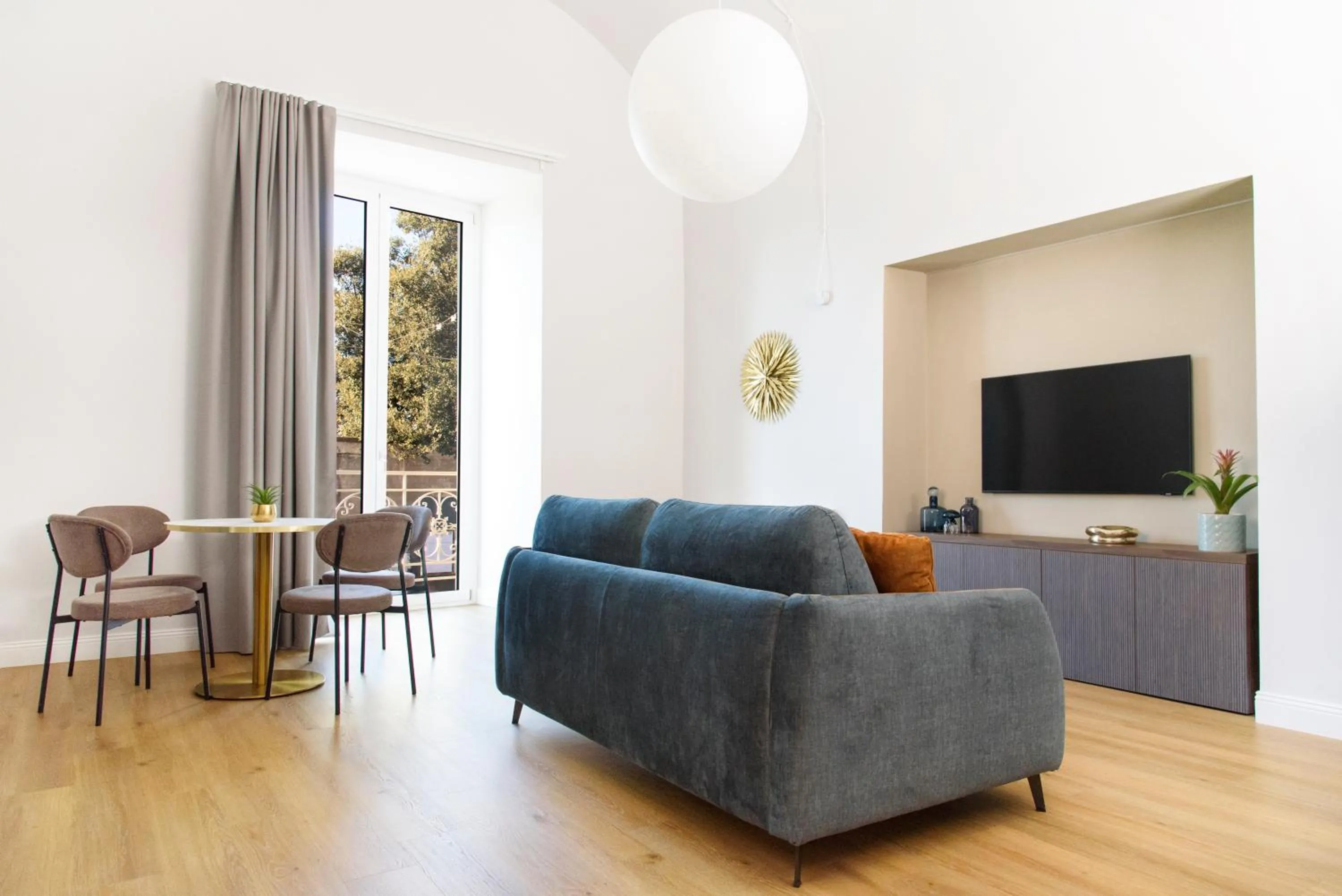 TV and multimedia in Vesuvius Palace Aparthotel